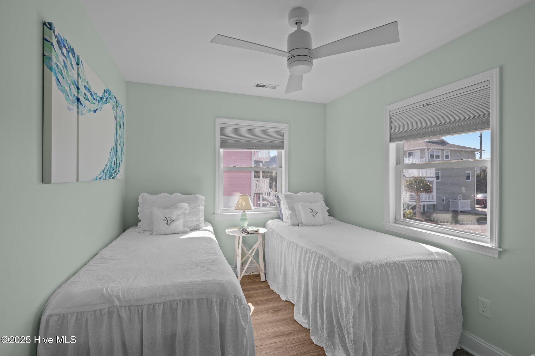 100563008 | Photo 17