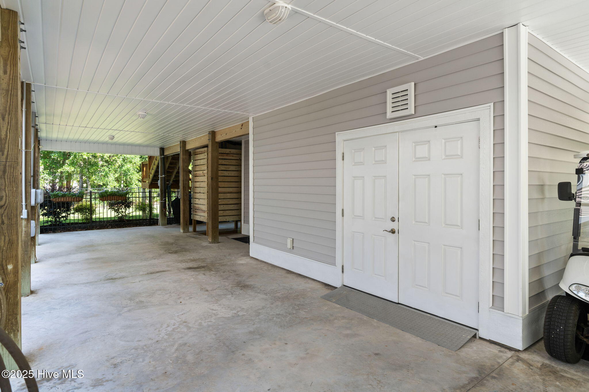 100566861 | Photo 41