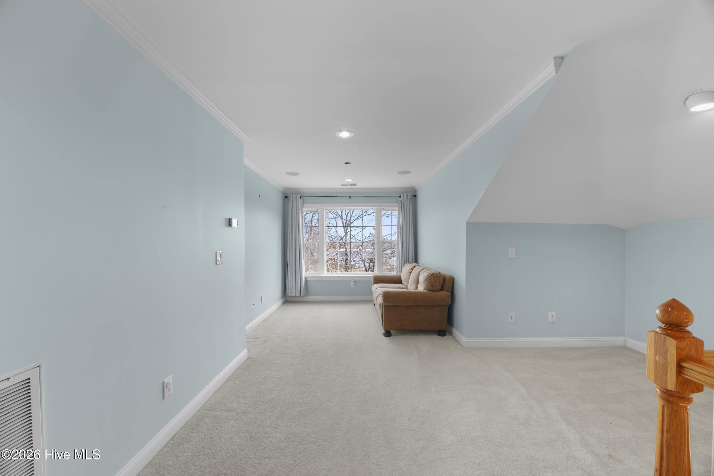 100548931 | Photo 31