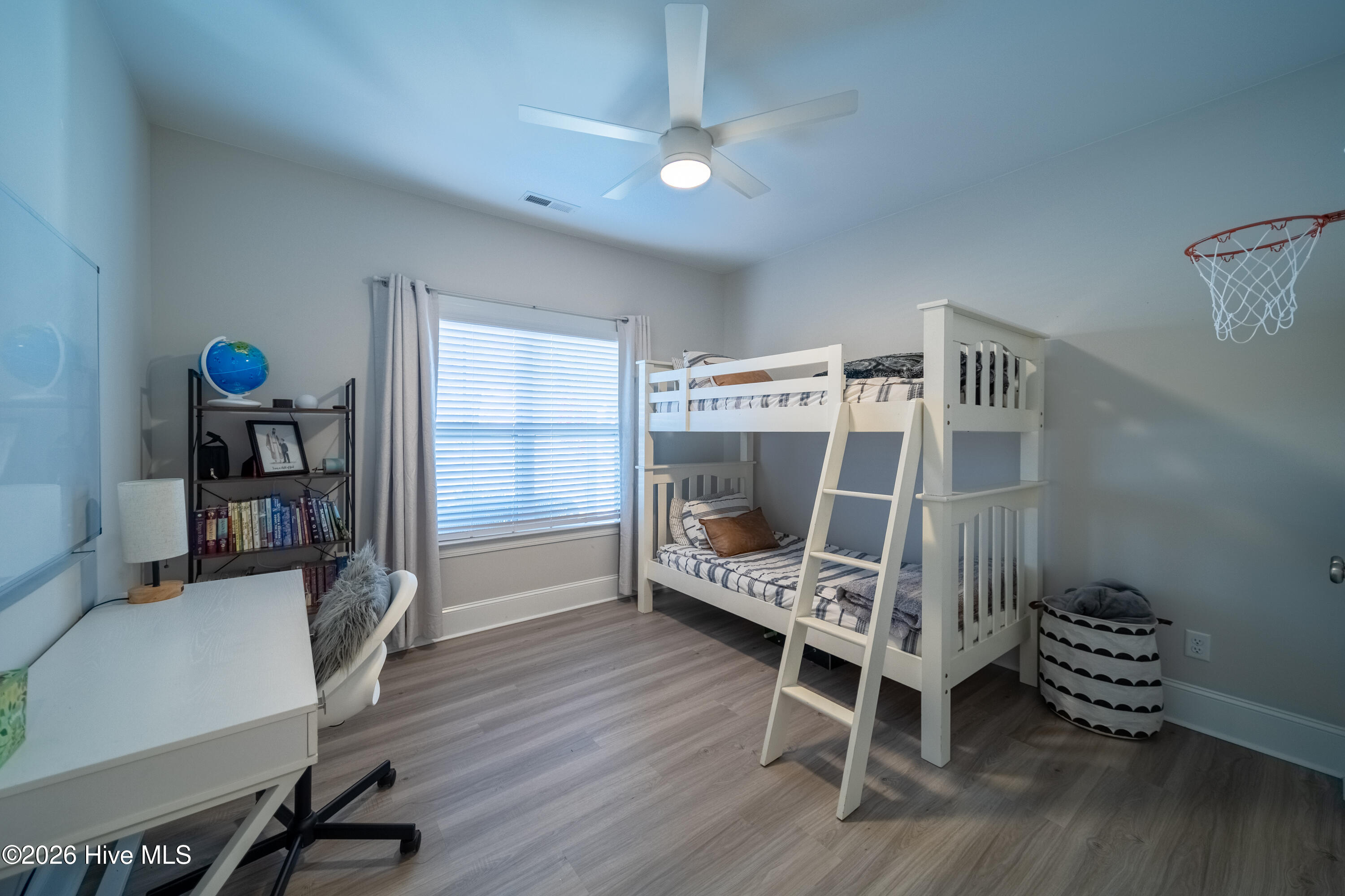 100549108 | Photo 31