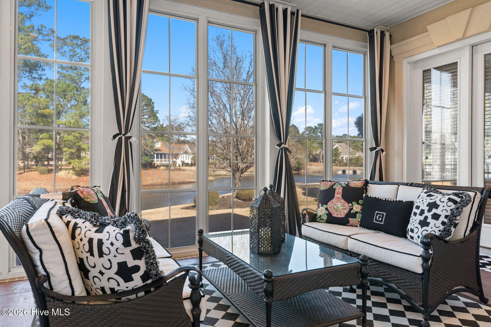 100559683 | Photo 32