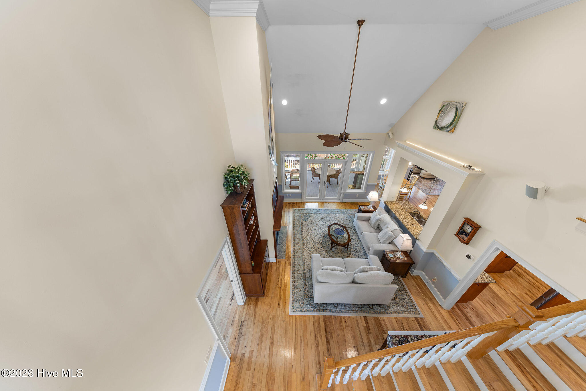 100557018 | Photo 45