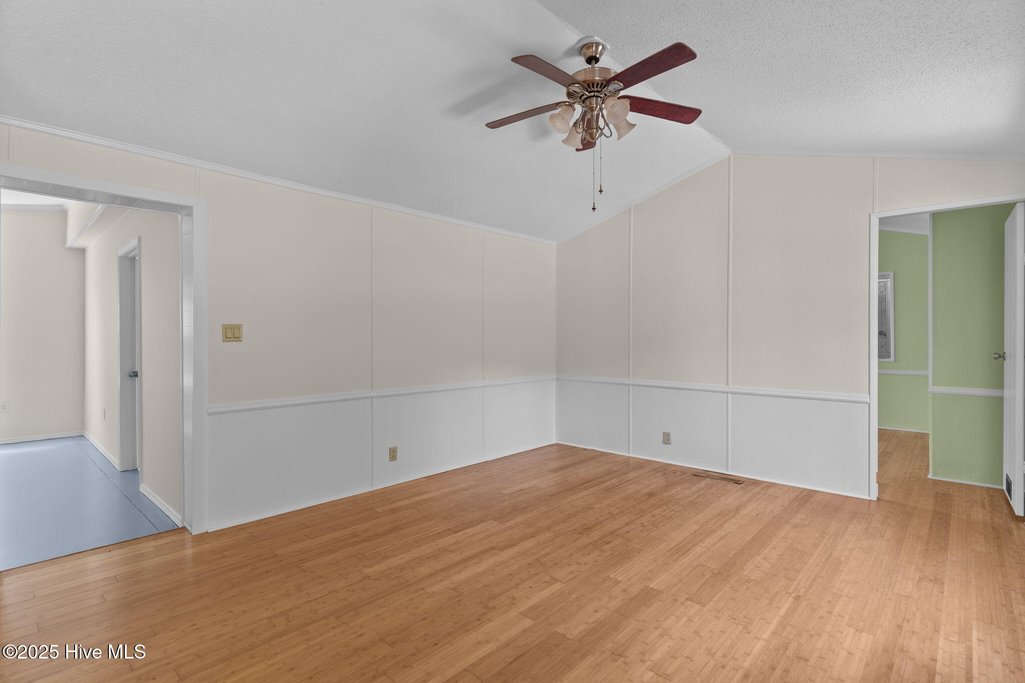 100531934 | Photo 18