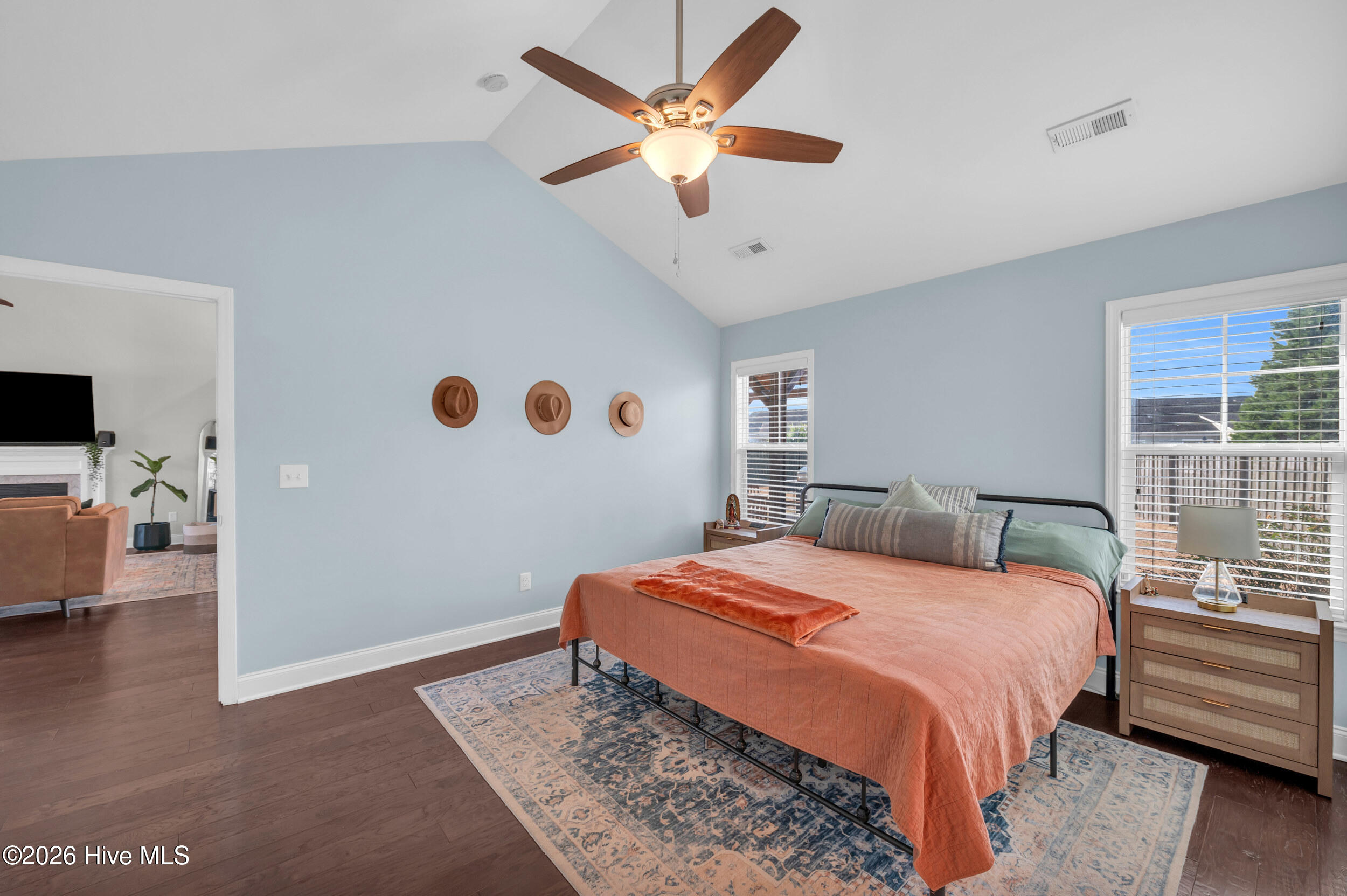 100548167 | Photo 21