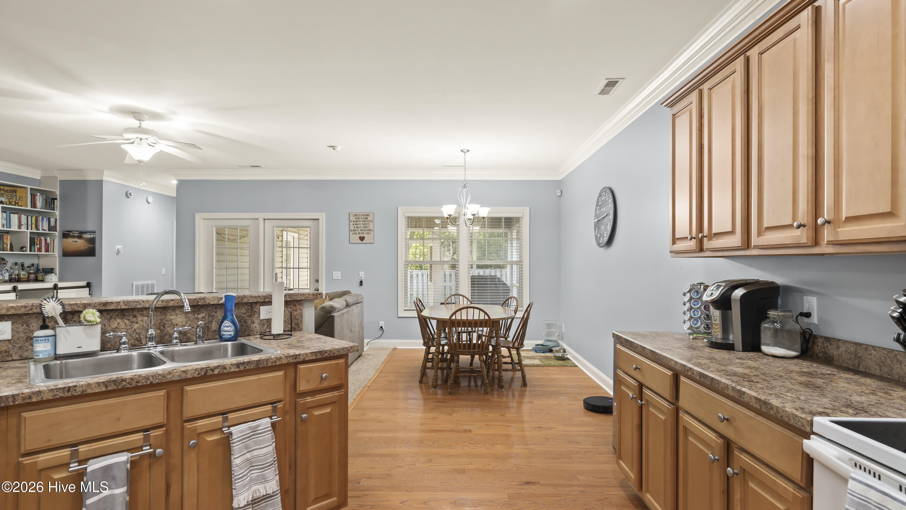 100566448 | Photo 16