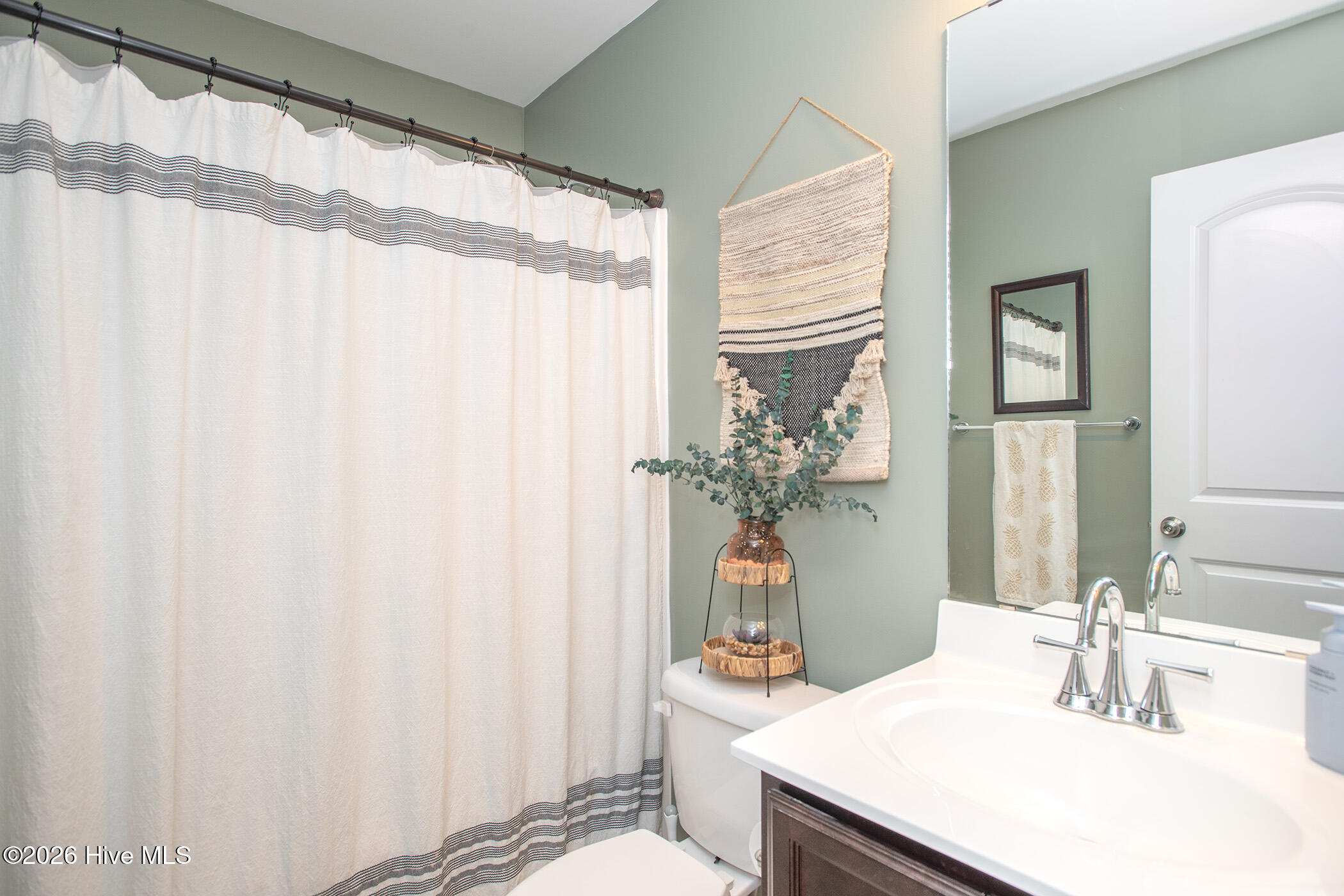 100563538 | Photo 16