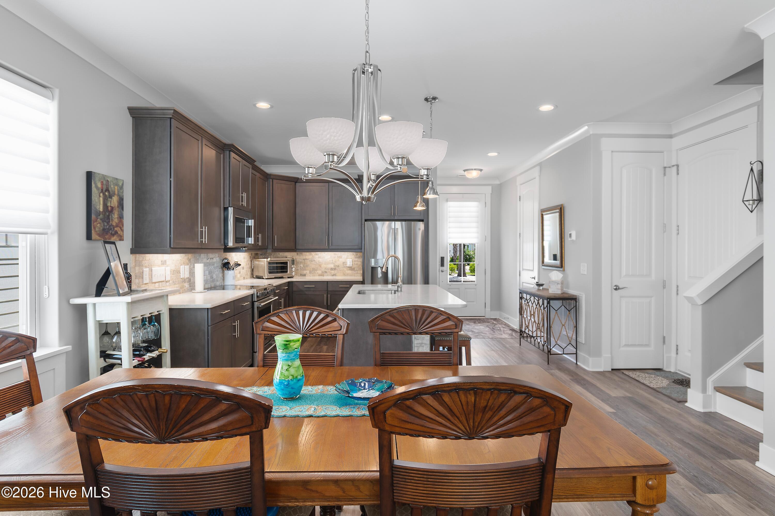 100561295 | Photo 10