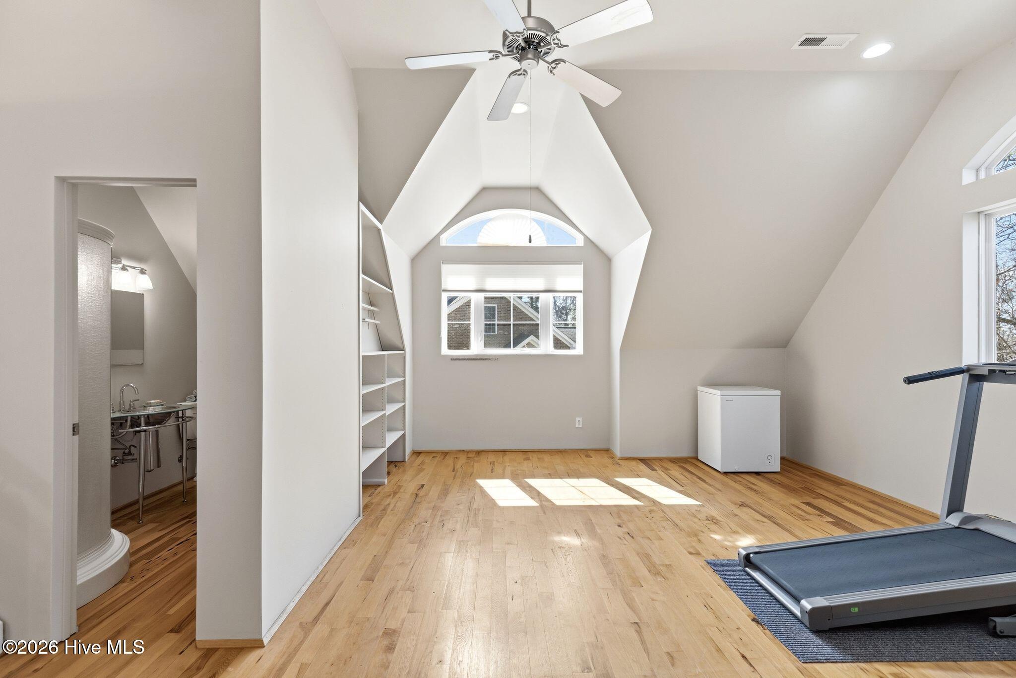 100555834 | Photo 52