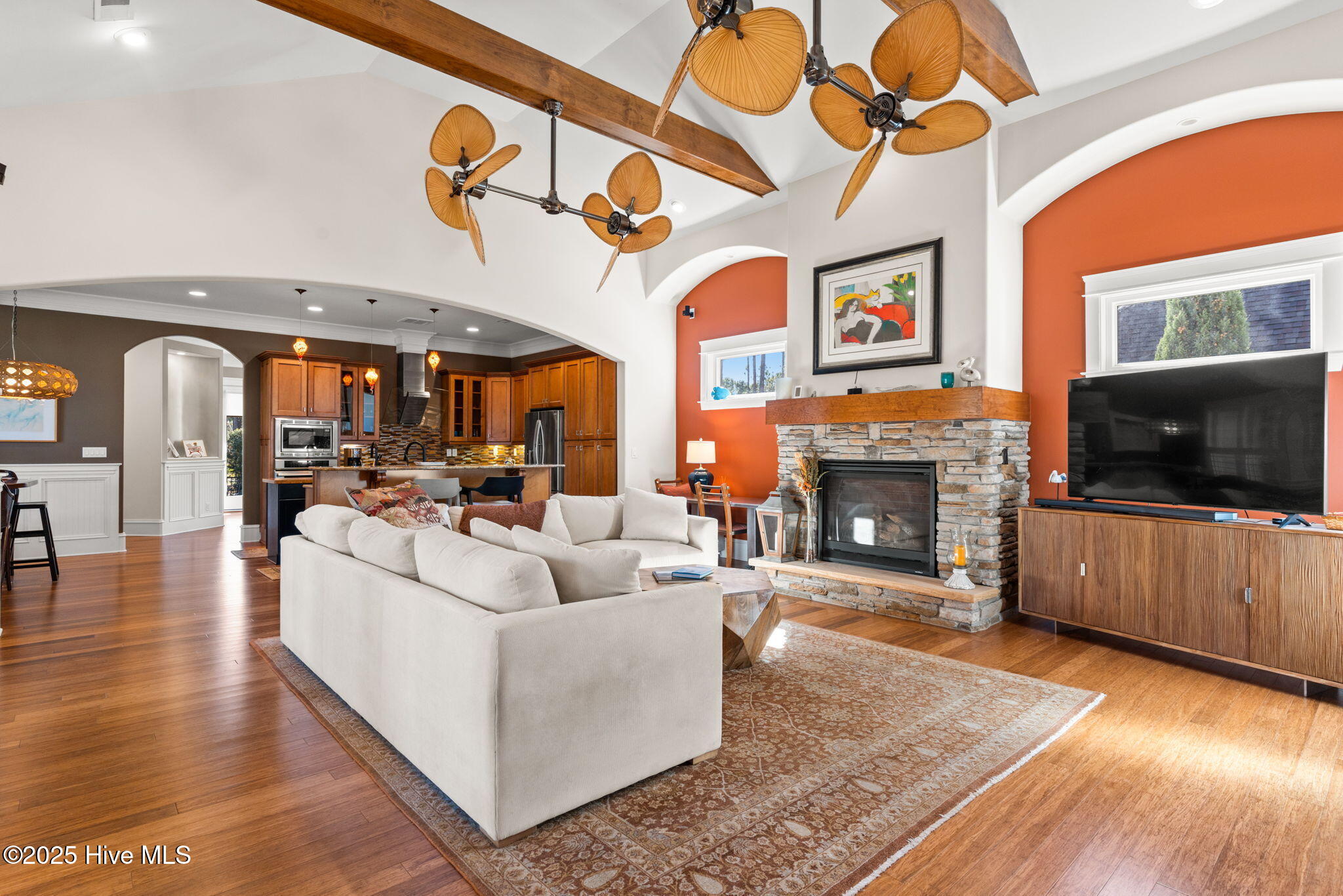 100540302 | Photo 26