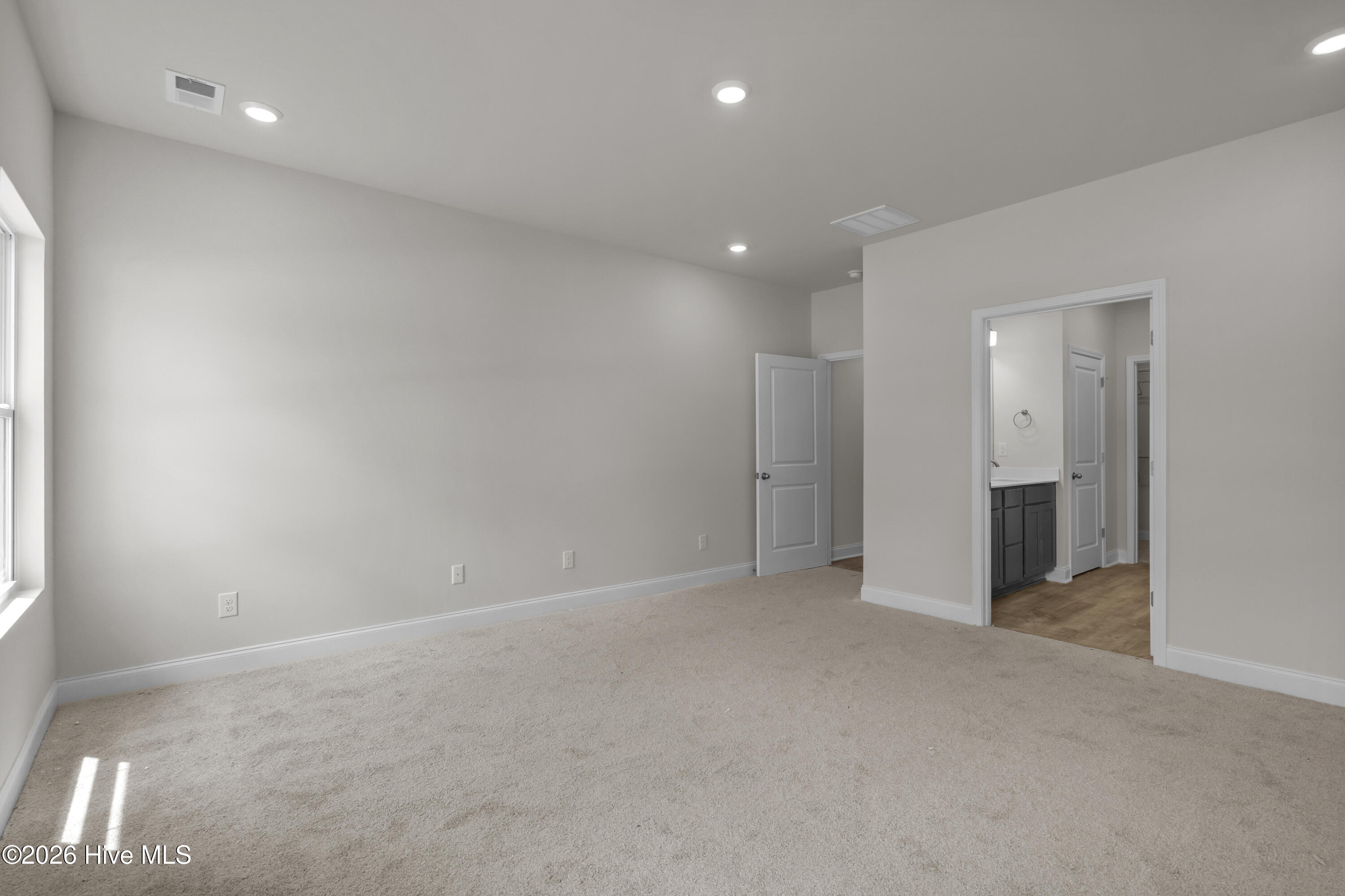 100554744 | Photo 28