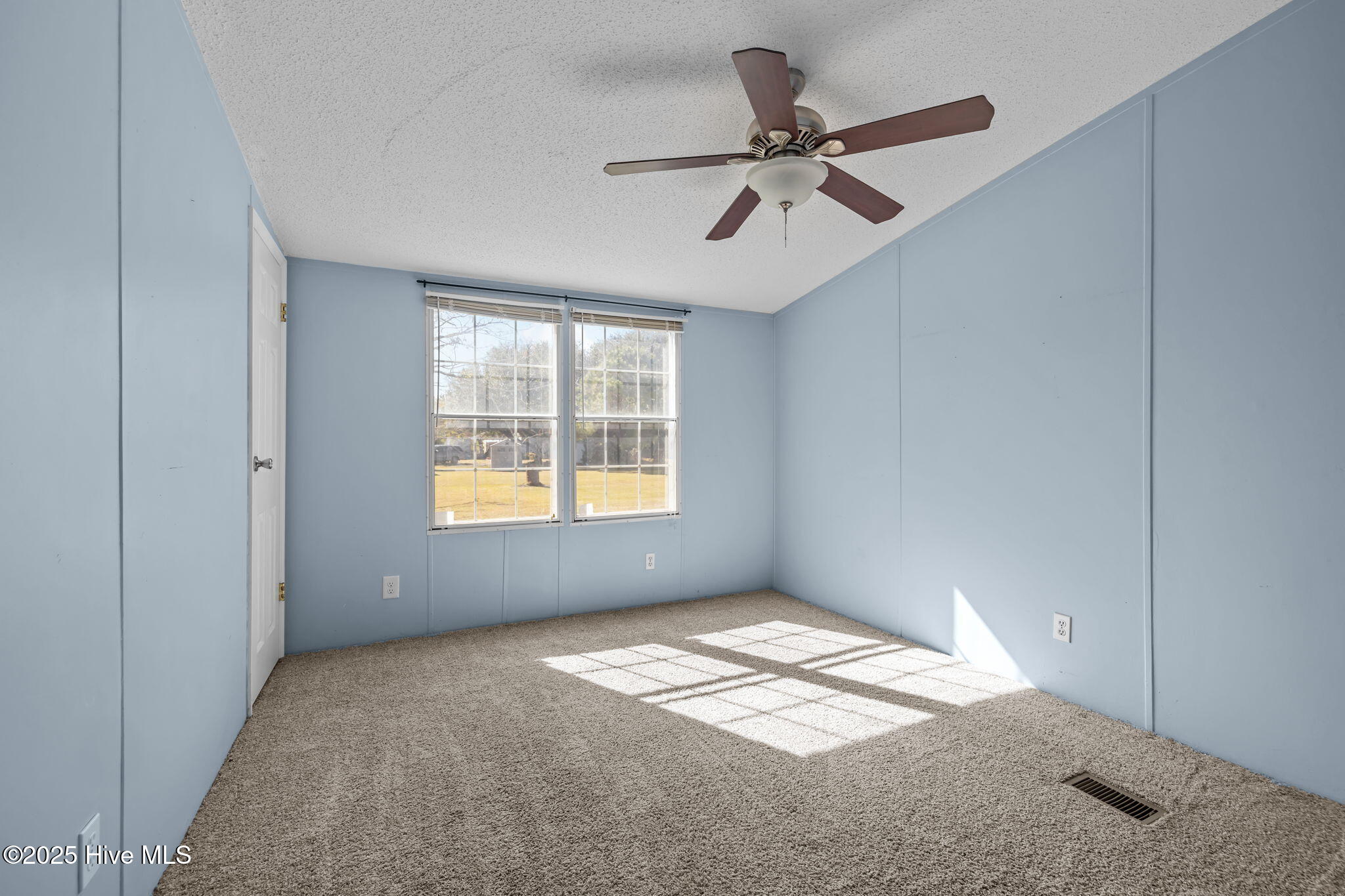 100540304 | Photo 24