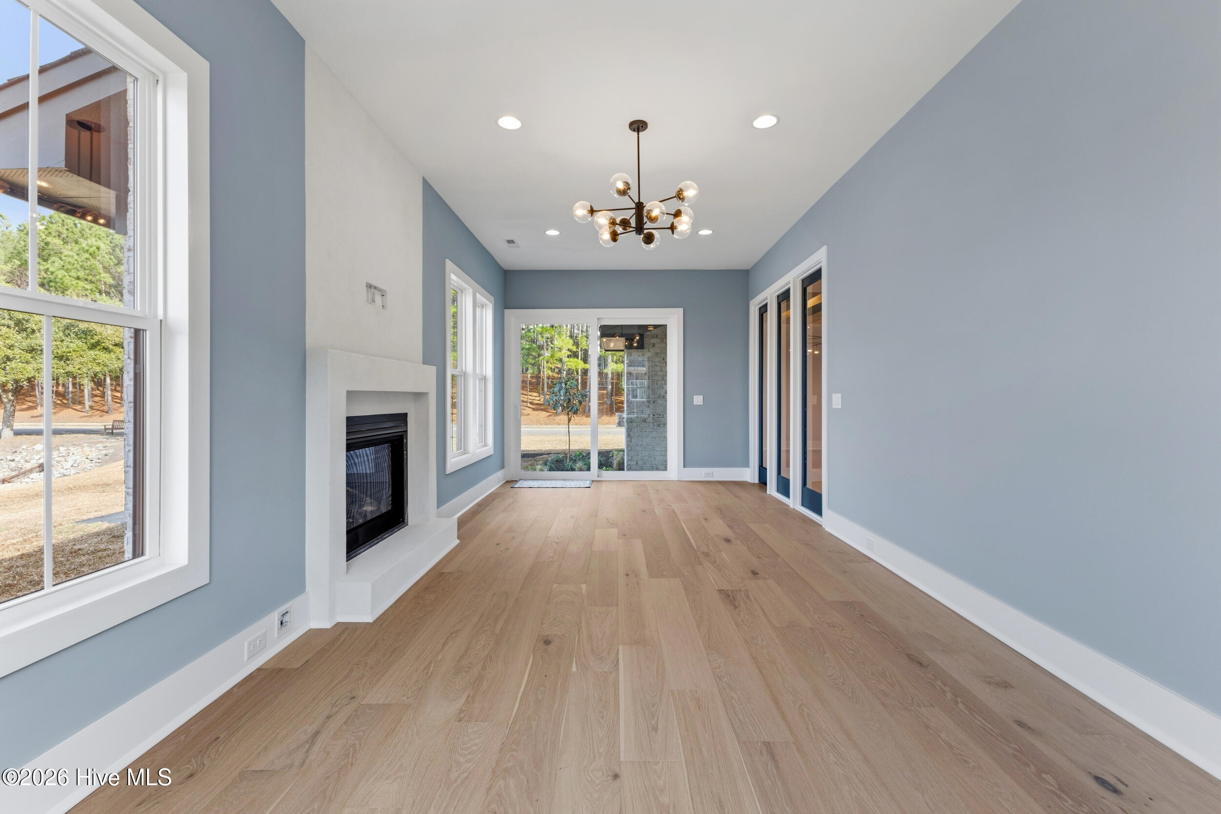 100556188 | Photo 33