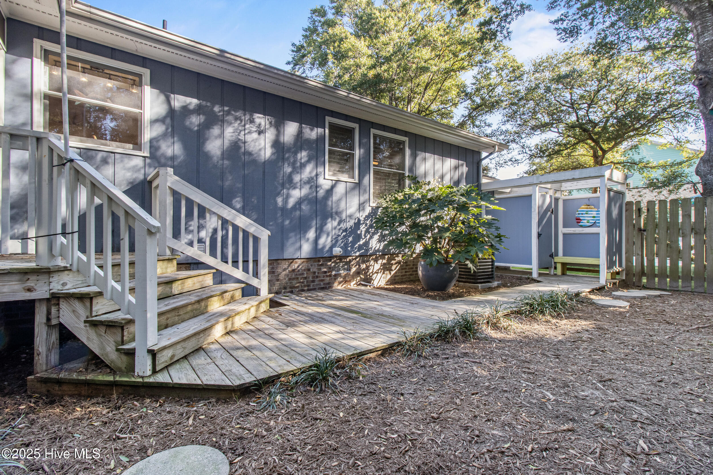 100541020 | Photo 34