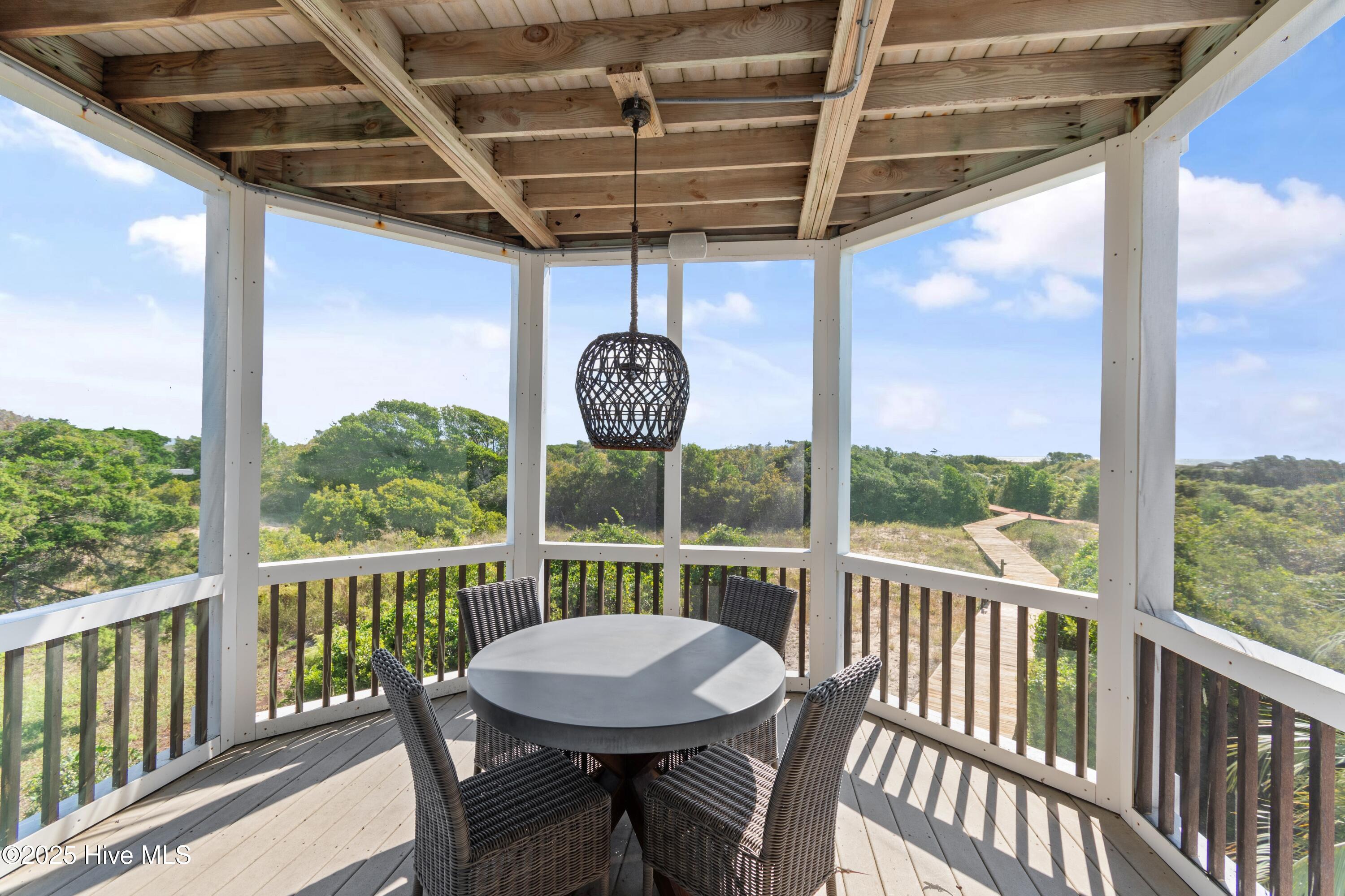 100536702 | Photo 65