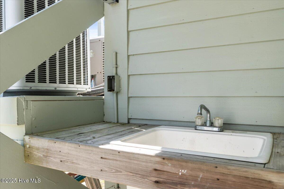 100548122 | Photo 58