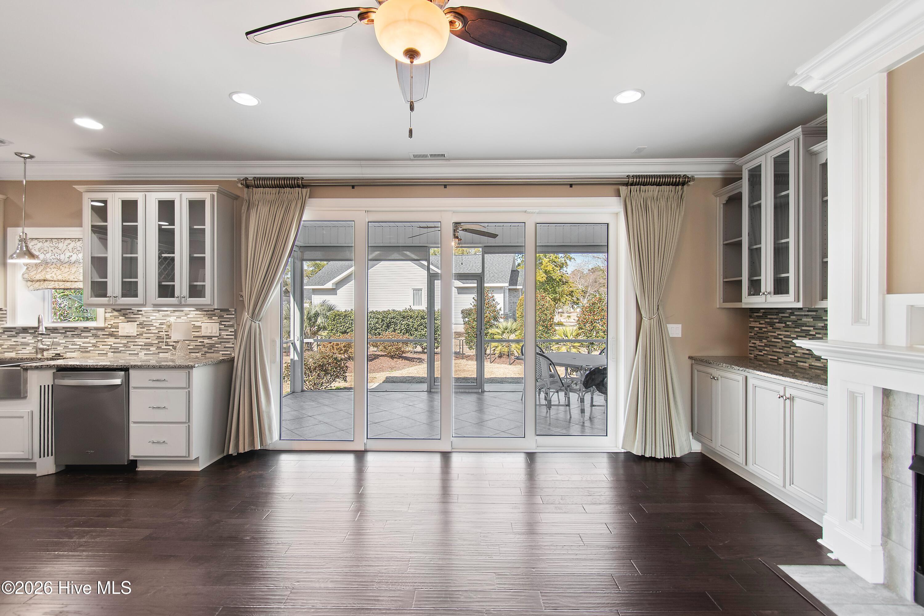 100554022 | Photo 14