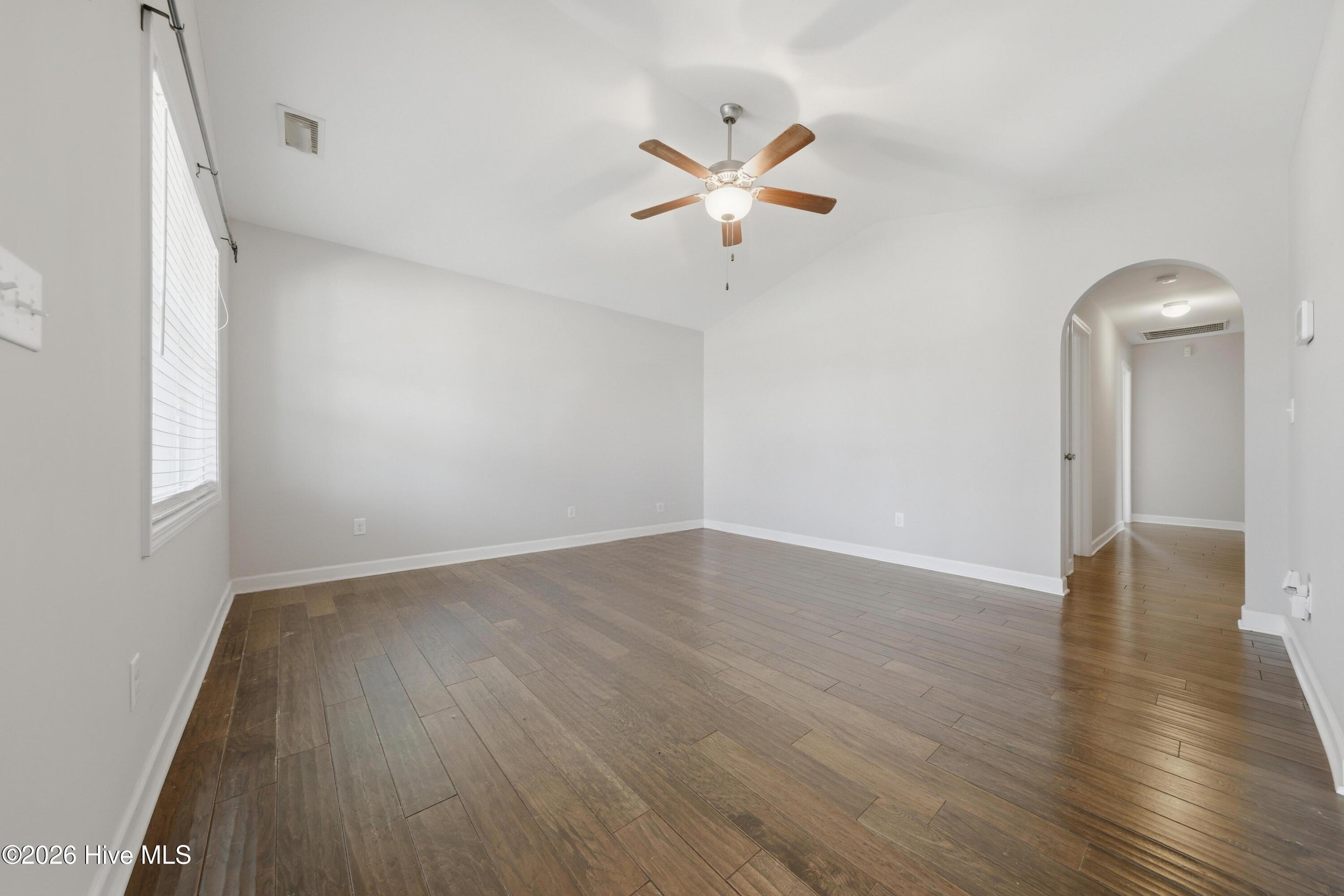 100568658 | Photo 21