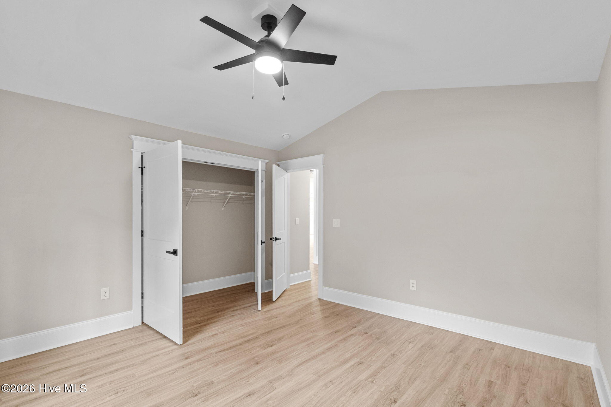 100513305 | Photo 35