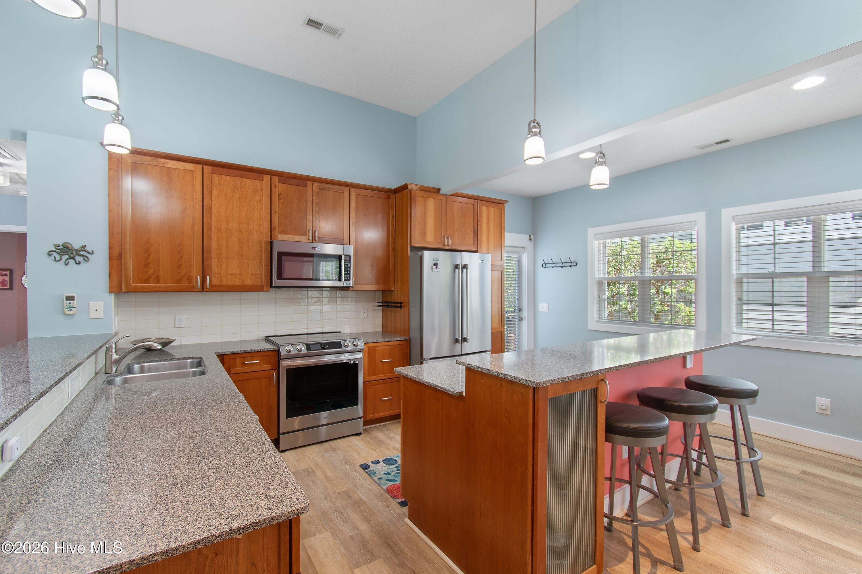 100570489 | Photo 28