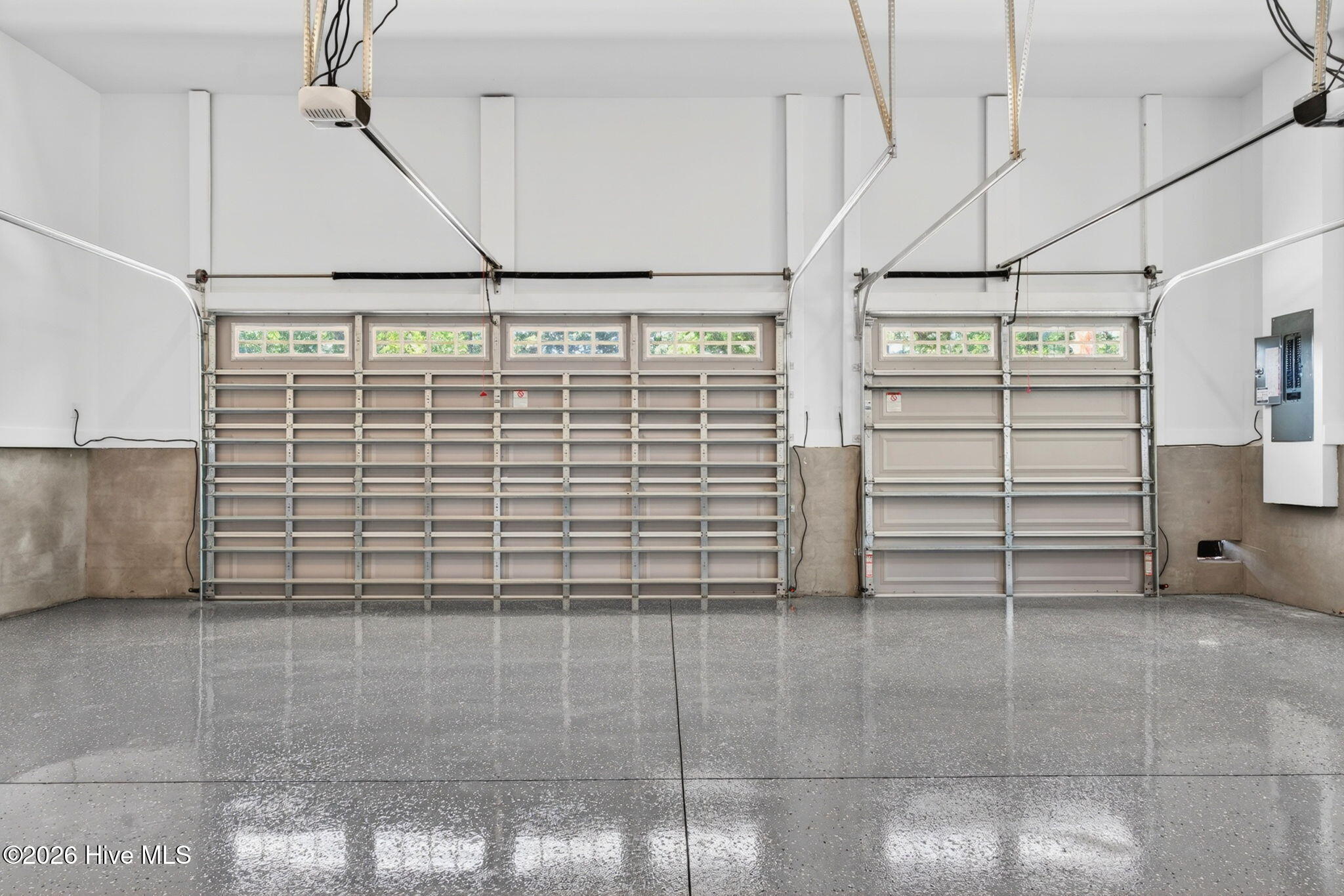 100568512 | Photo 50