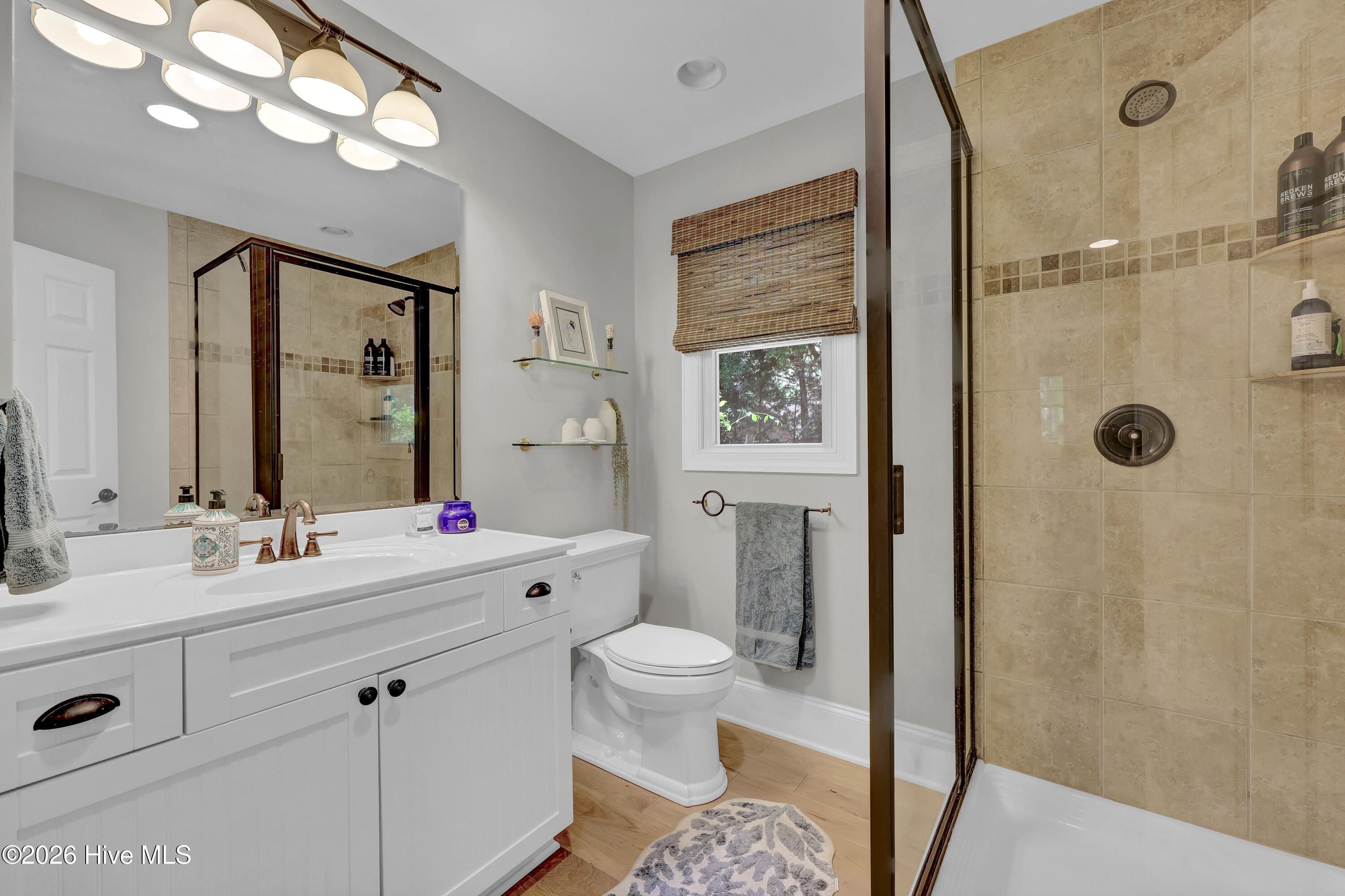 100569392 | Photo 20