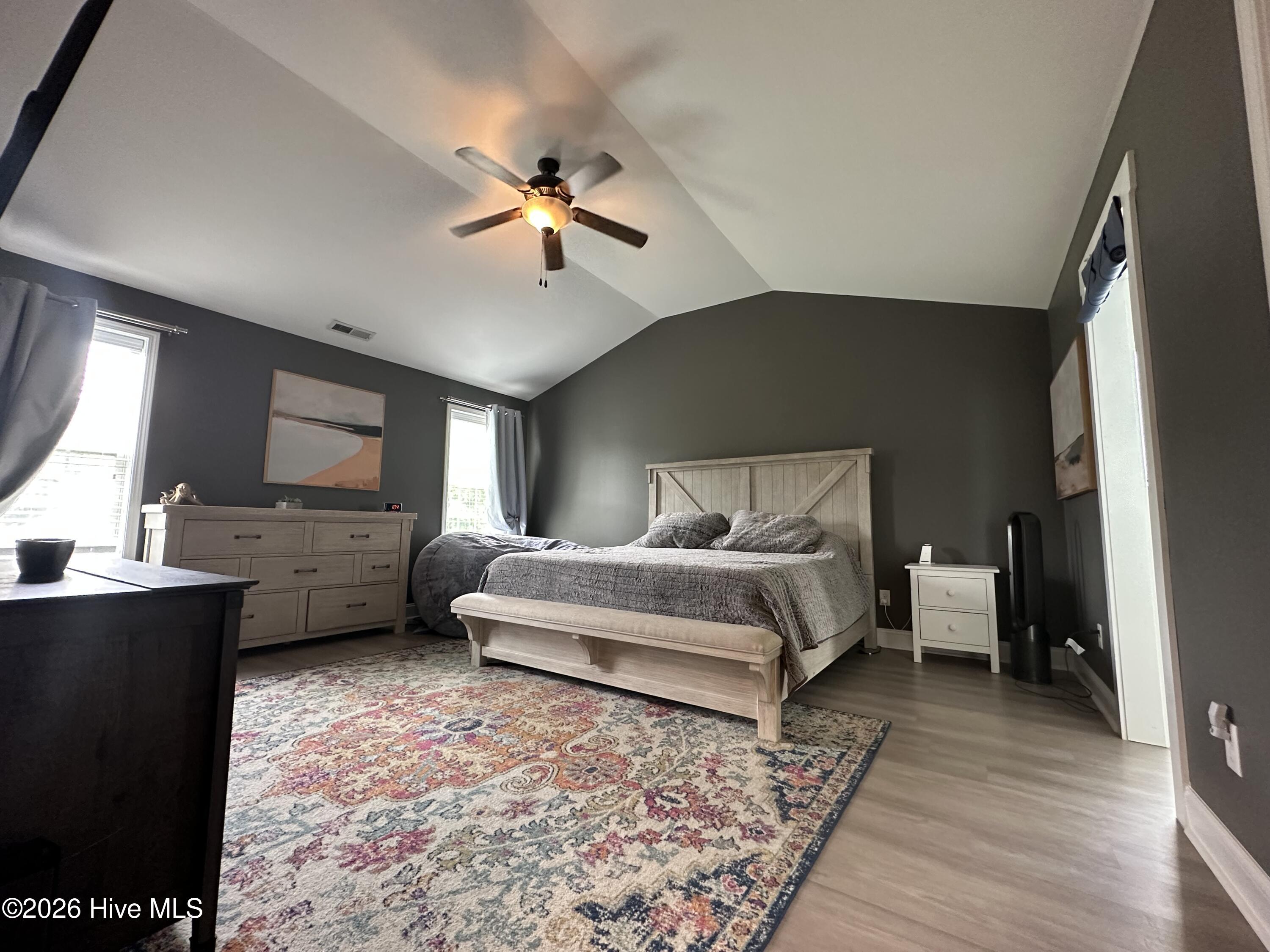 100563138 | Photo 71