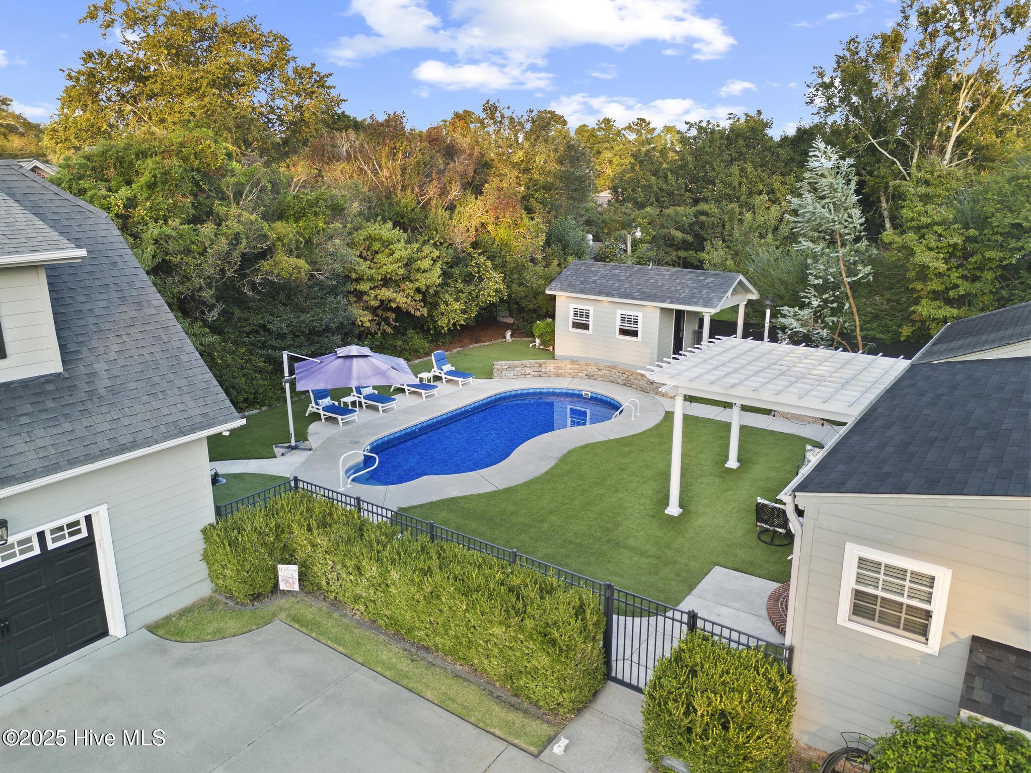 100527249 | Photo 71