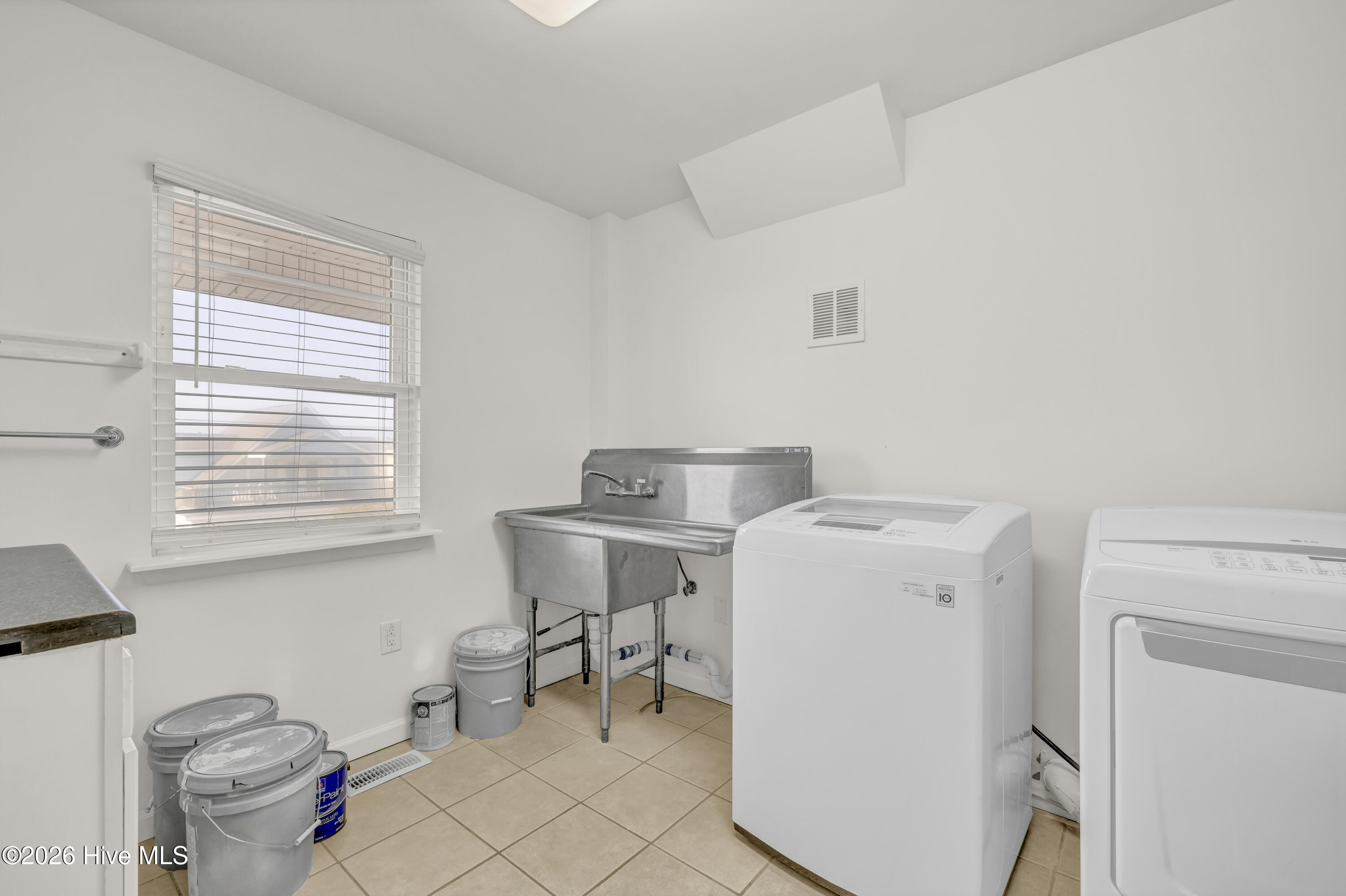 100558701 | Photo 26