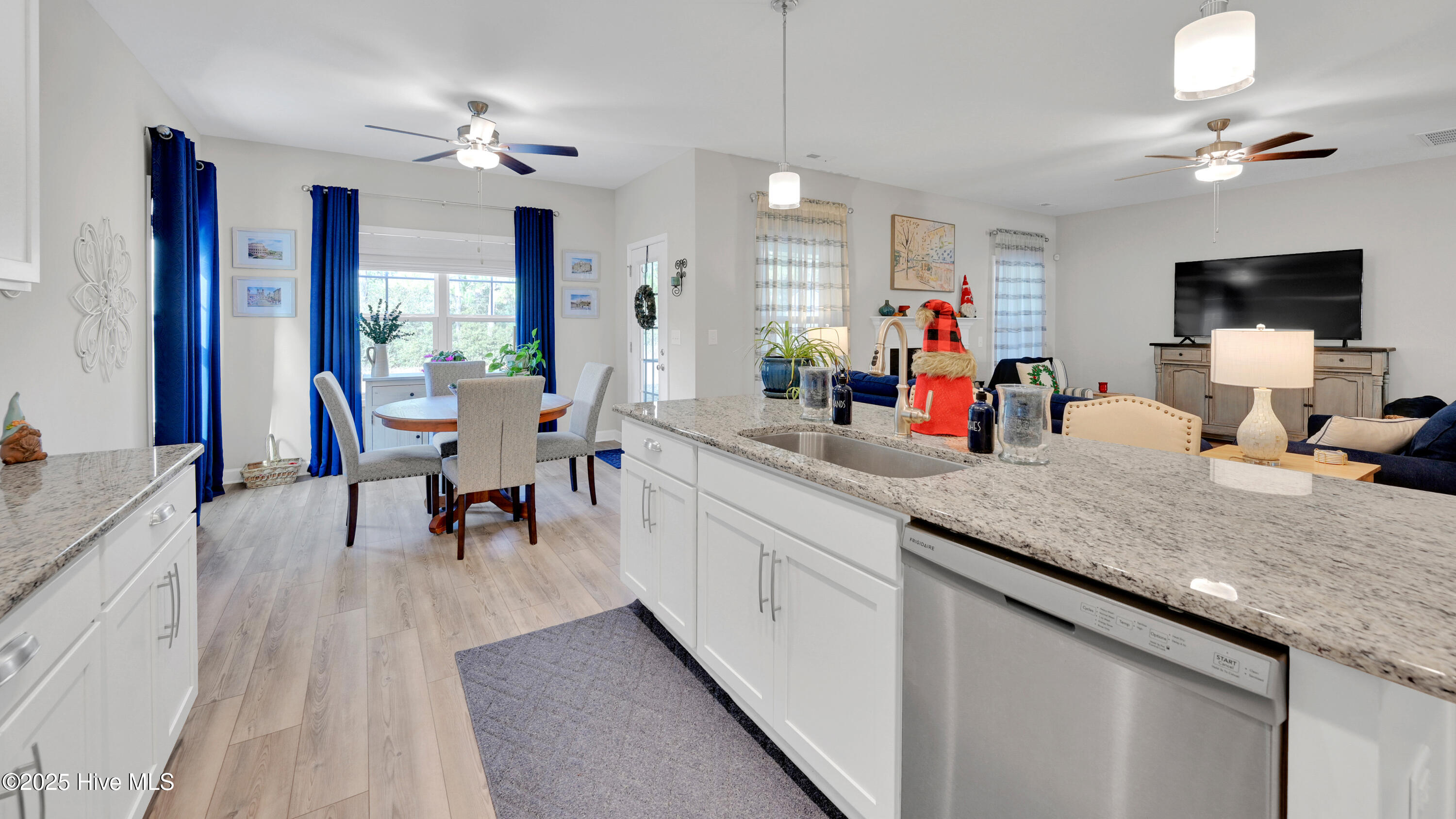 100542865 | Photo 34