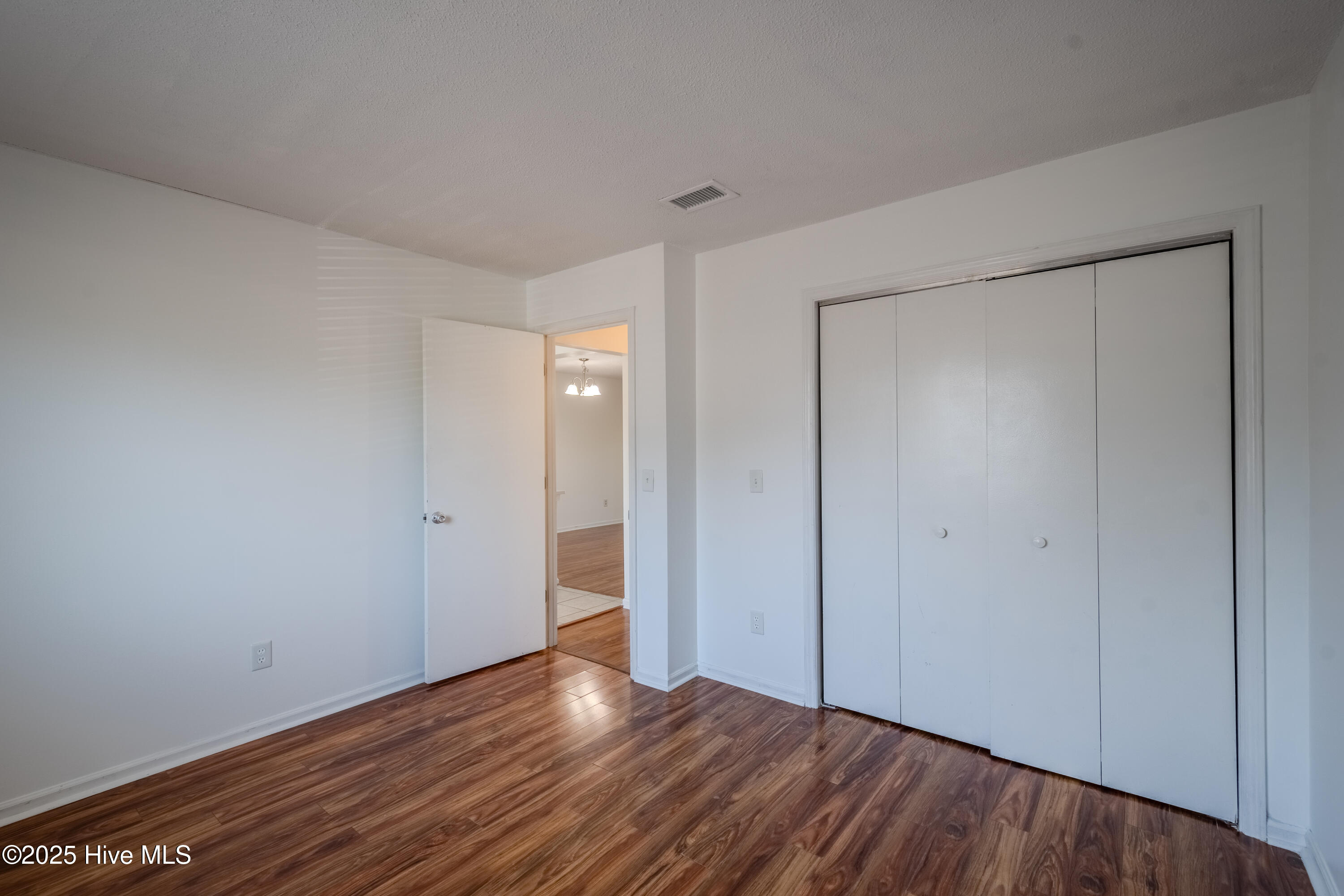 100534188 | Photo 22