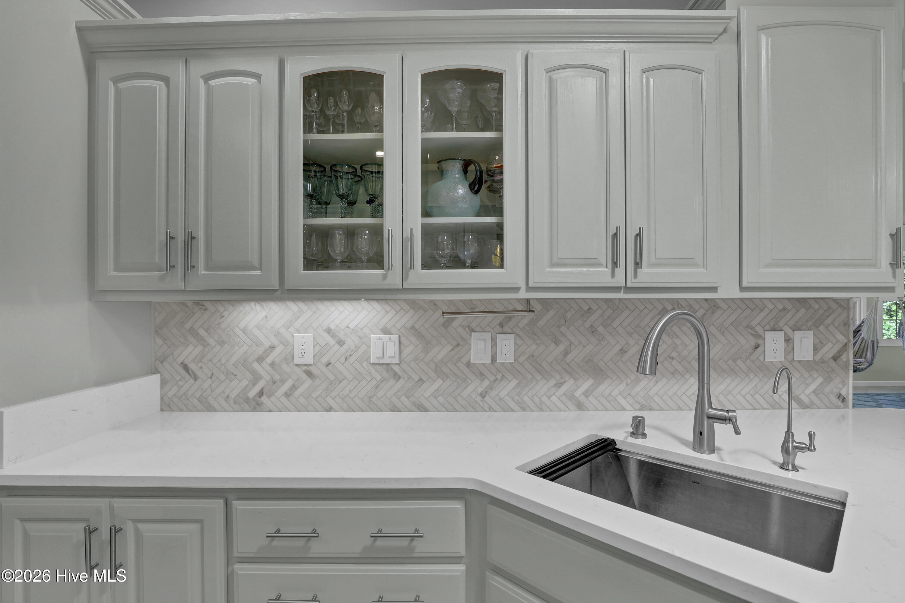 100570699 | Photo 16