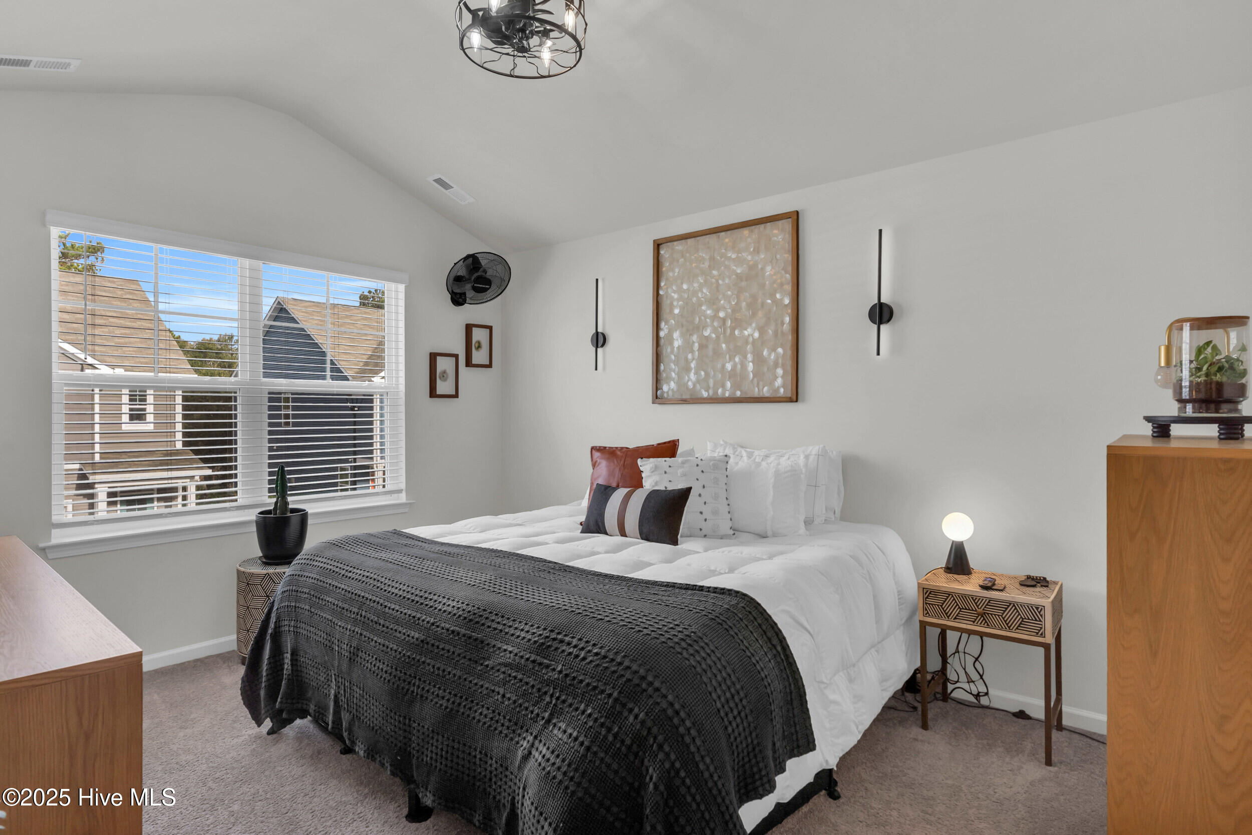 100544145 | Photo 16