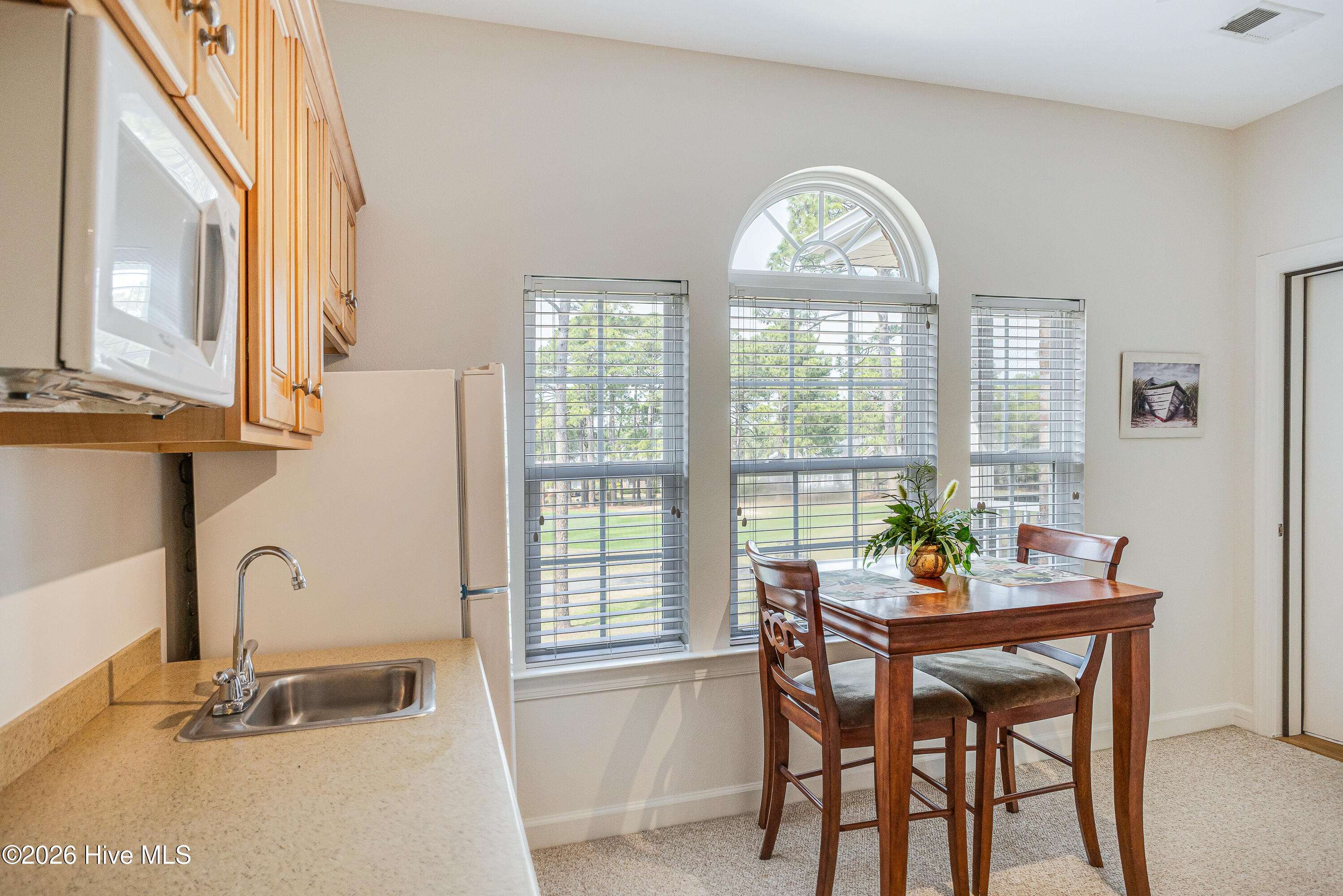 100561043 | Photo 28