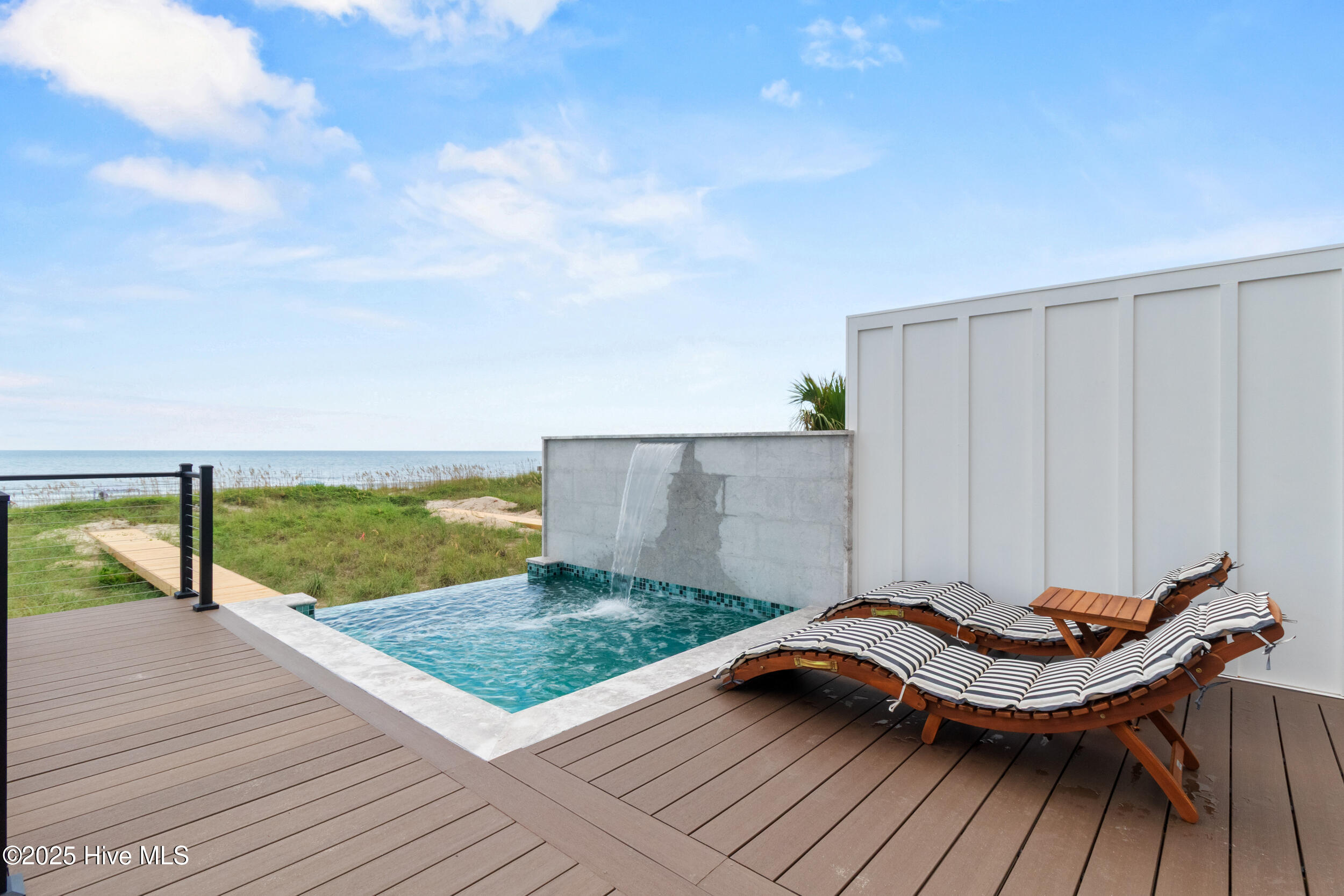 100537057 | Photo 56