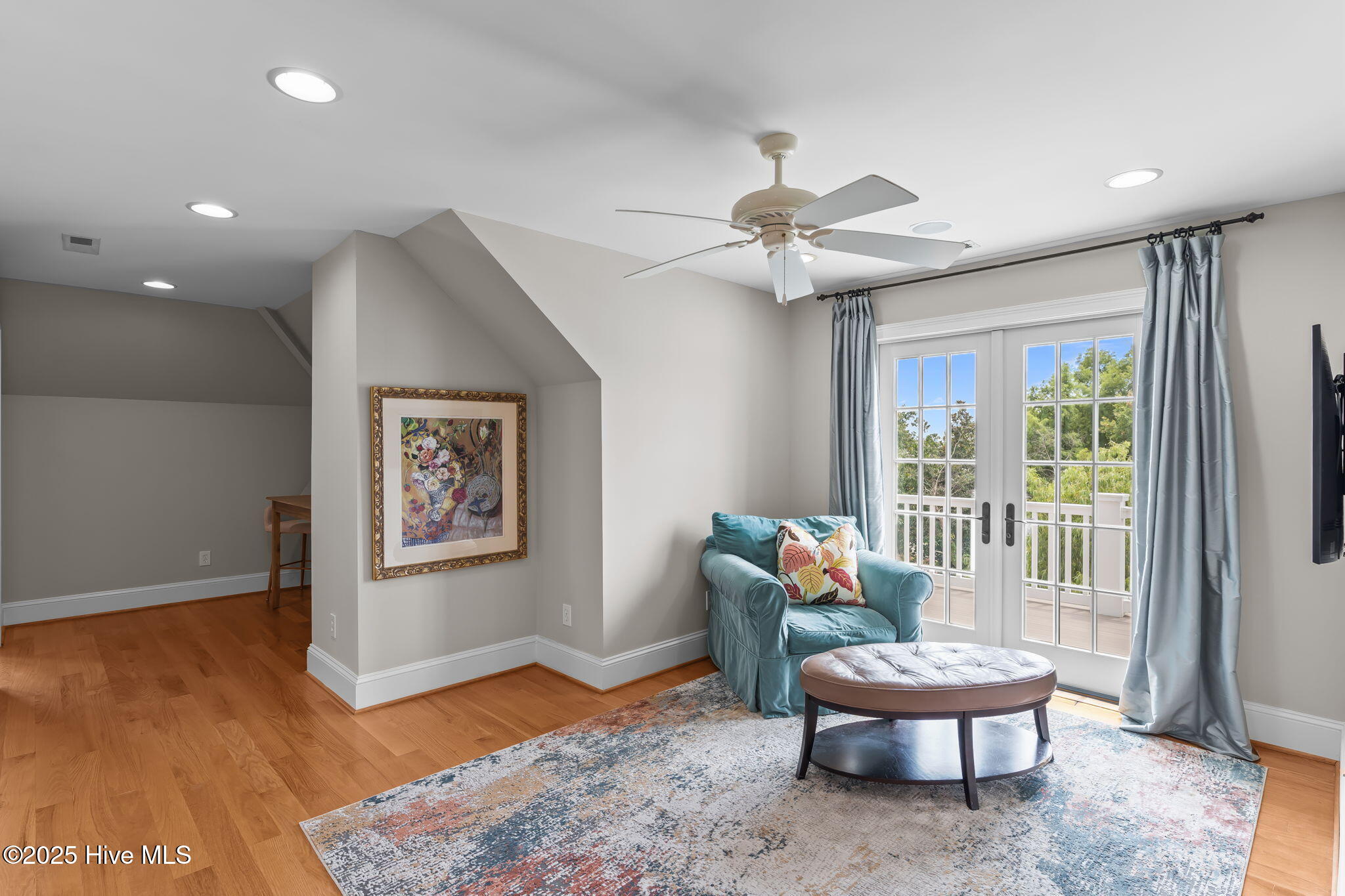 100523912 | Photo 54