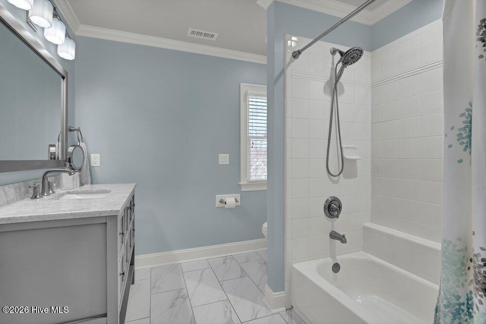 100563942 | Photo 36