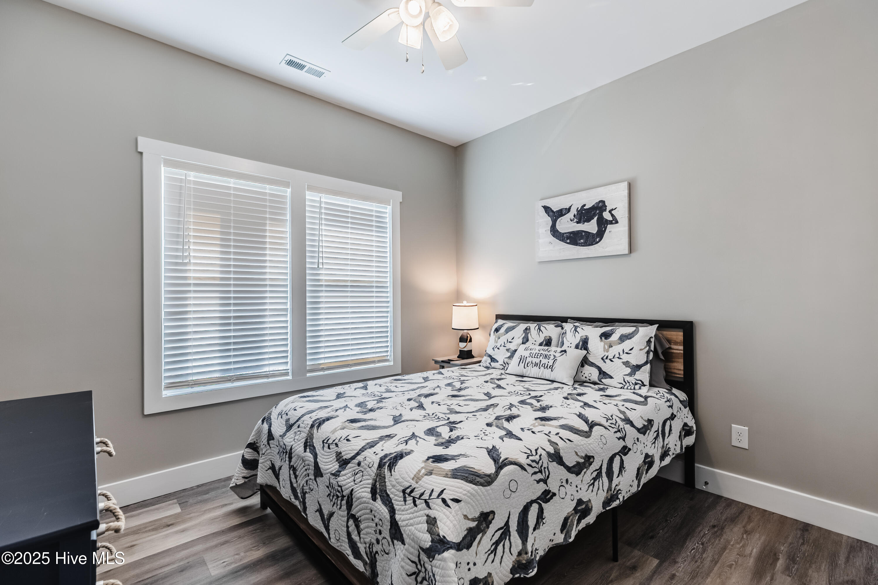 100542637 | Photo 36