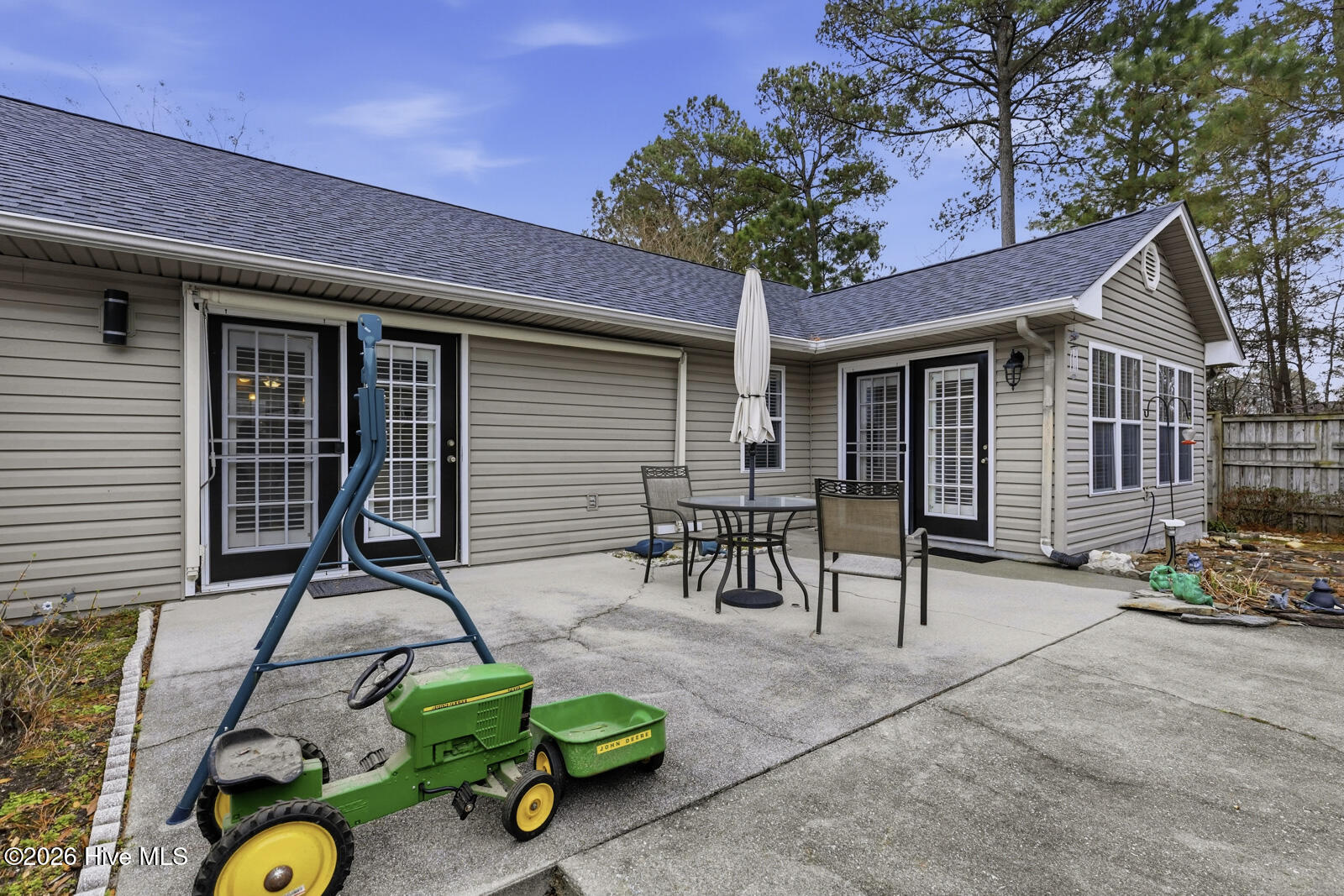 100557609 | Photo 25