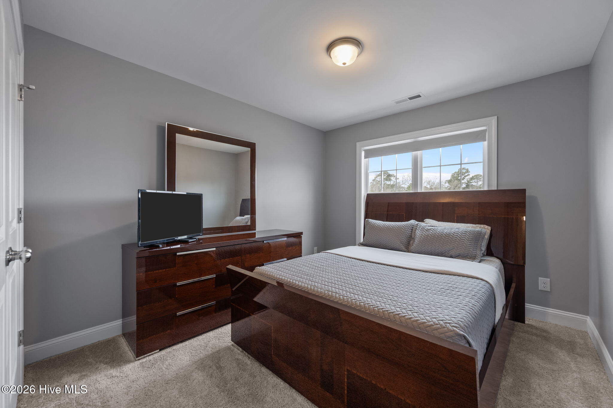 100549197 | Photo 41