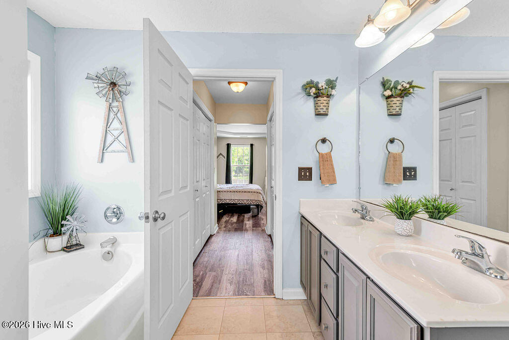 100567733 | Photo 27