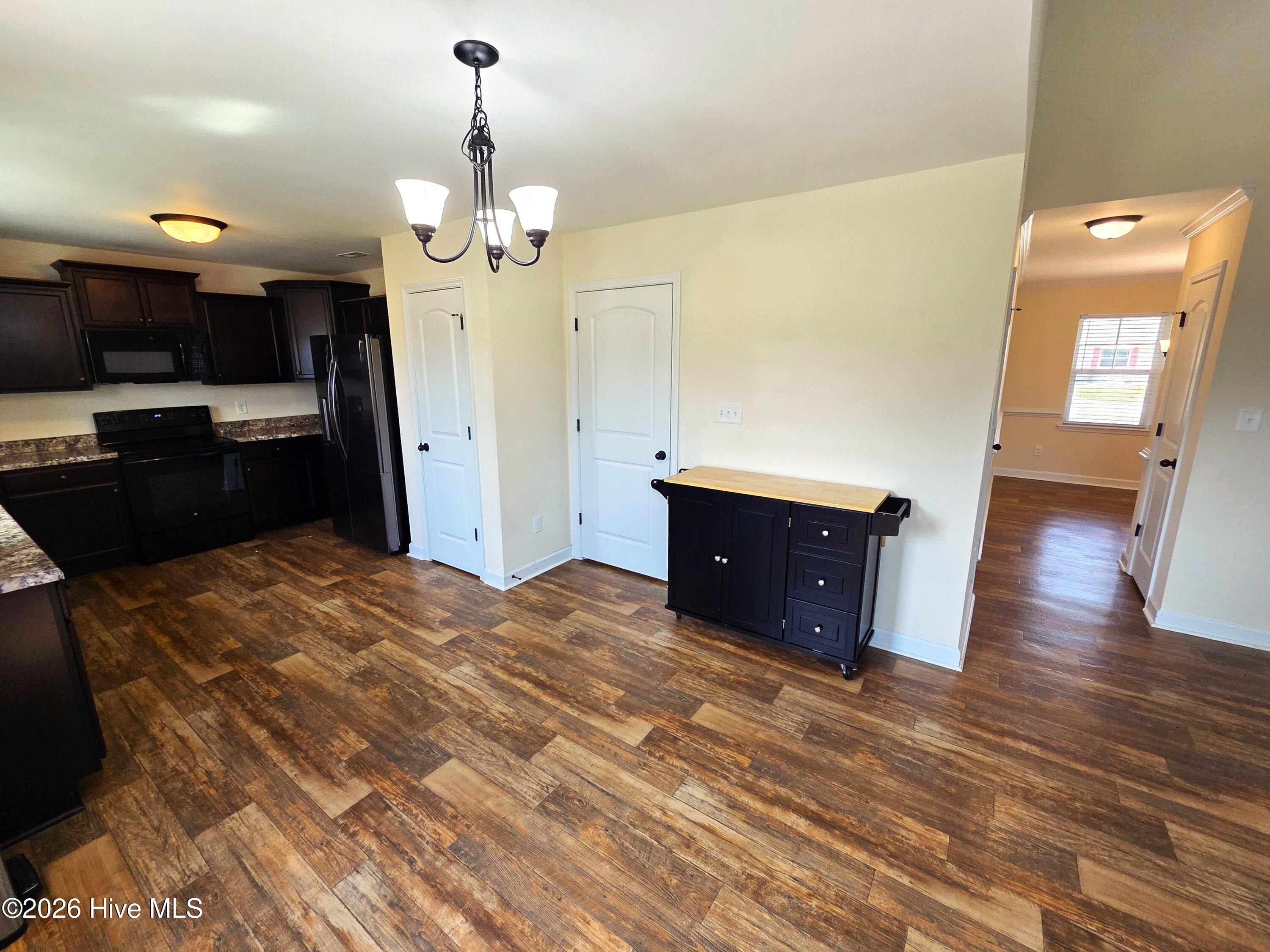 100527843 | Photo 25