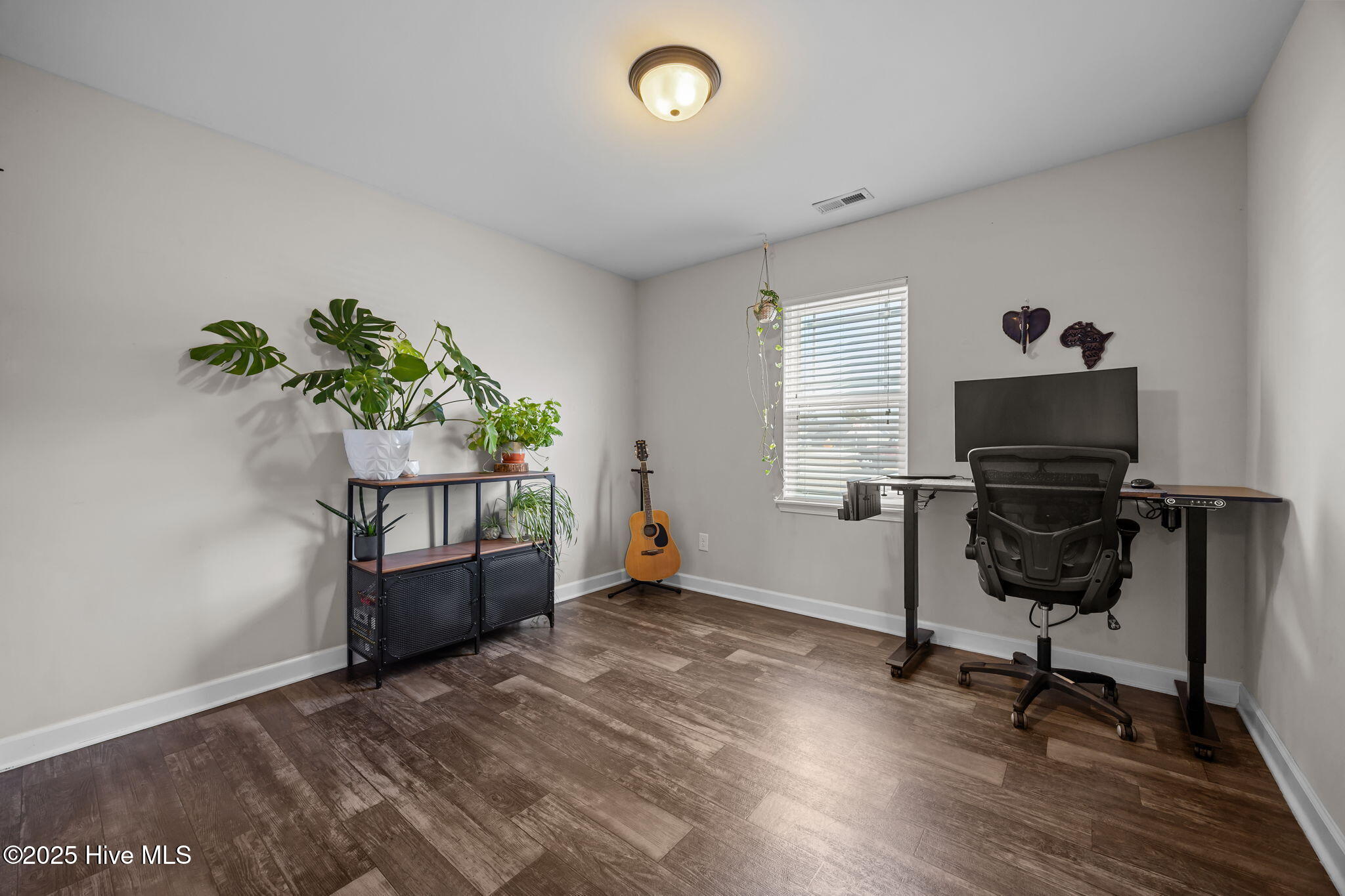 100537004 | Photo 23