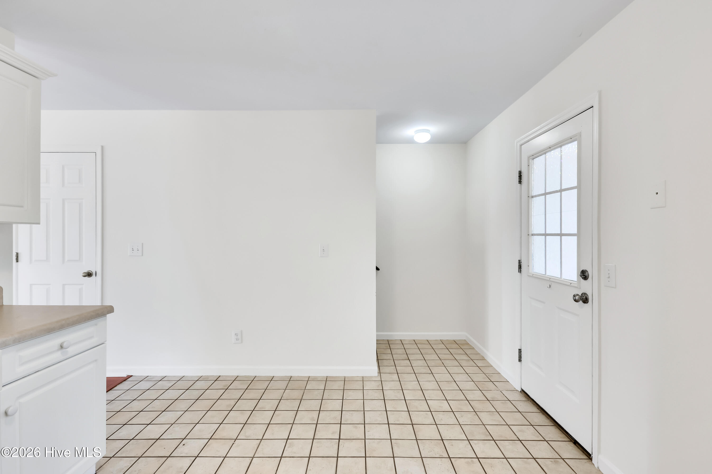 100548105 | Photo 15