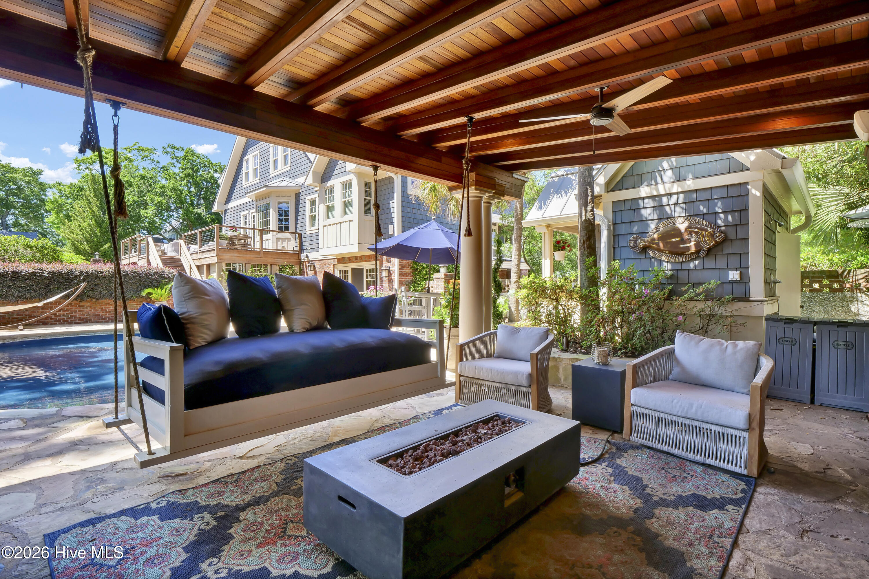 100552686 | Photo 51