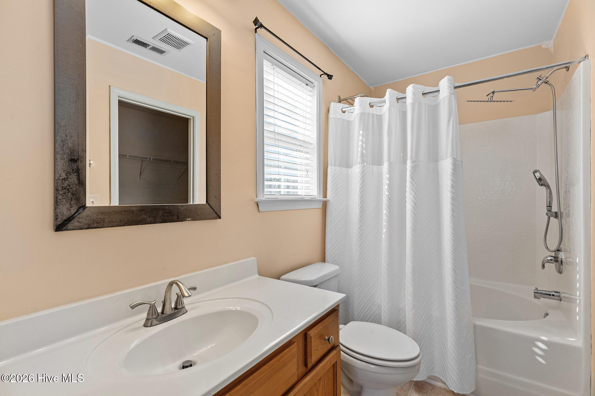 100551250 | Photo 18