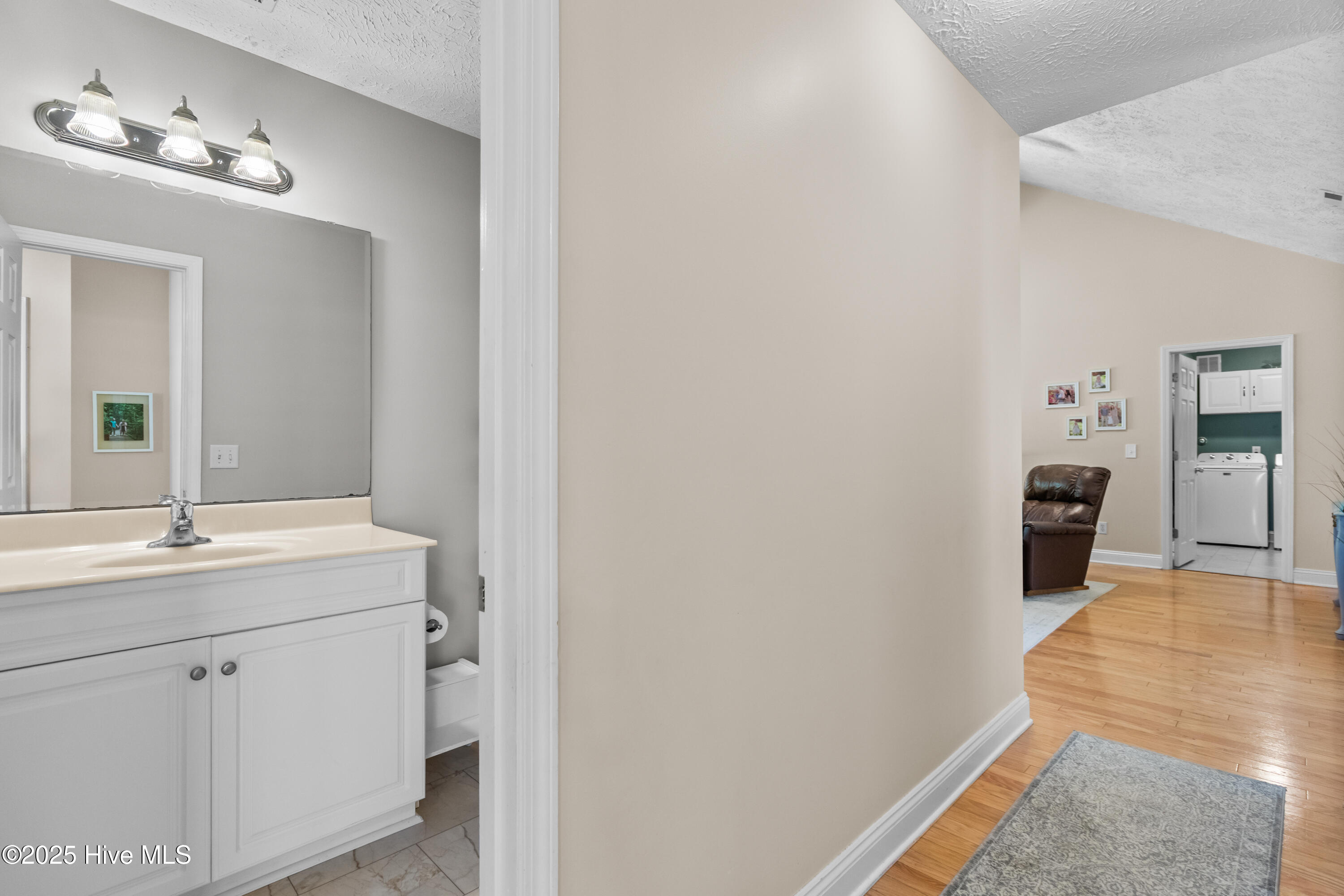 513 Catamaran Drive, Wilmington, NC 28412 – photo 19: 21_hallway