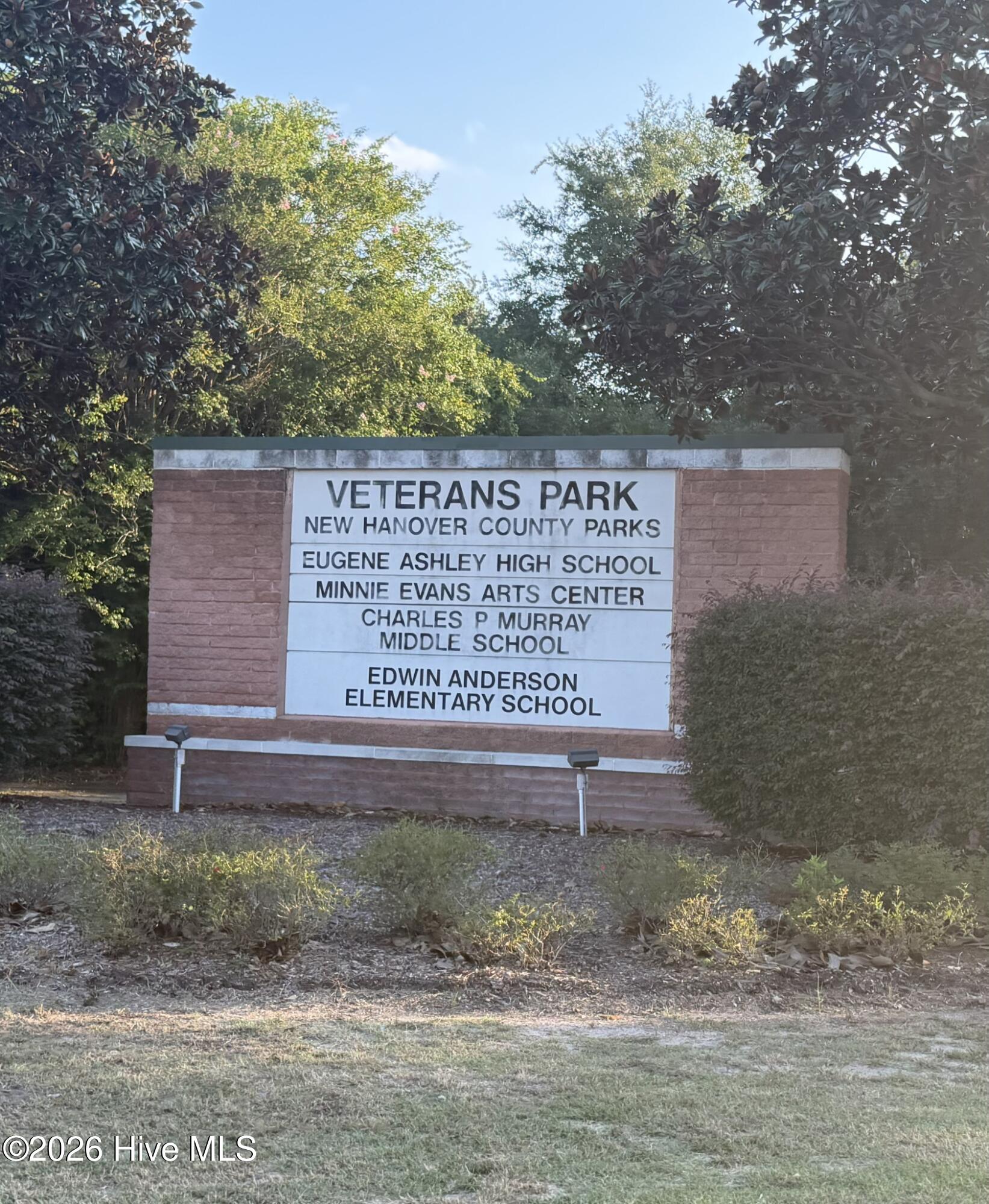 Short Distance to School and Park Complex