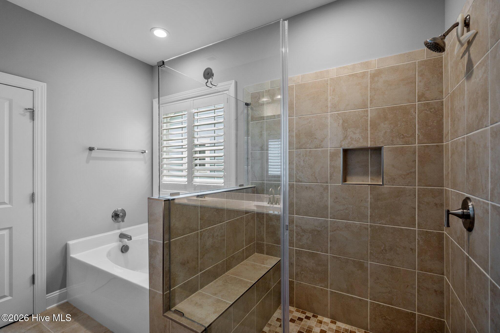 100561208 | Photo 31