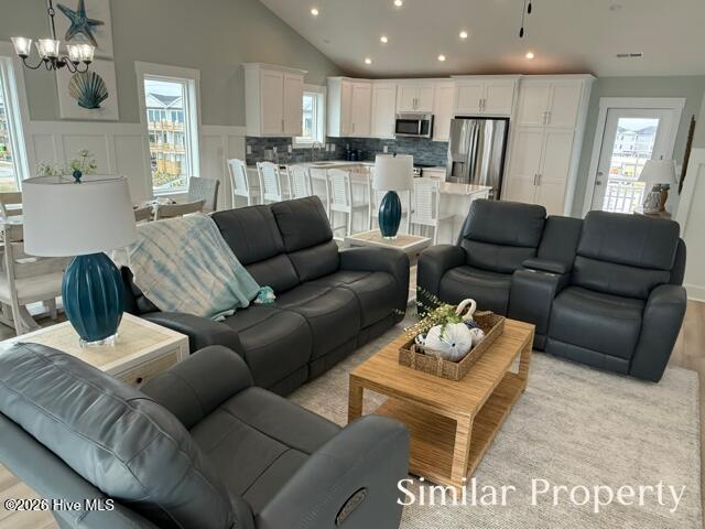 100552100 | Photo 12