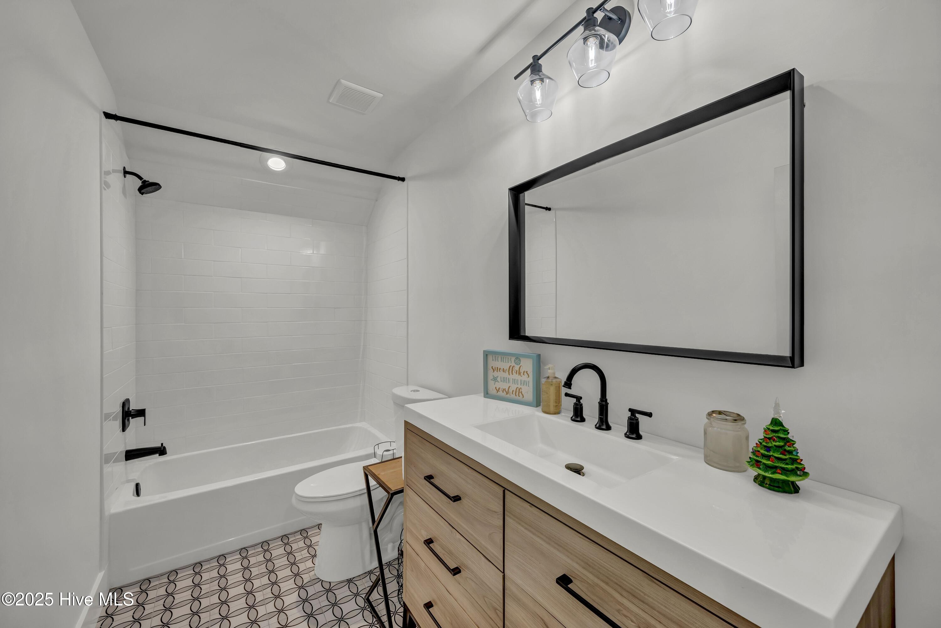 100543127 | Photo 27